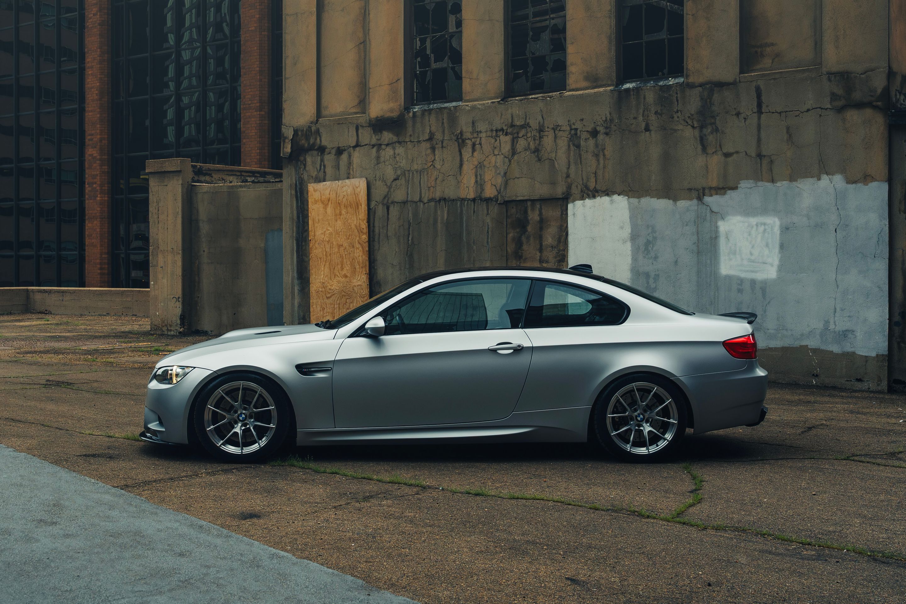 Silver BMW E92 Coupe M3 with 18" VS-5RS Apex wheels in Brushed Clear