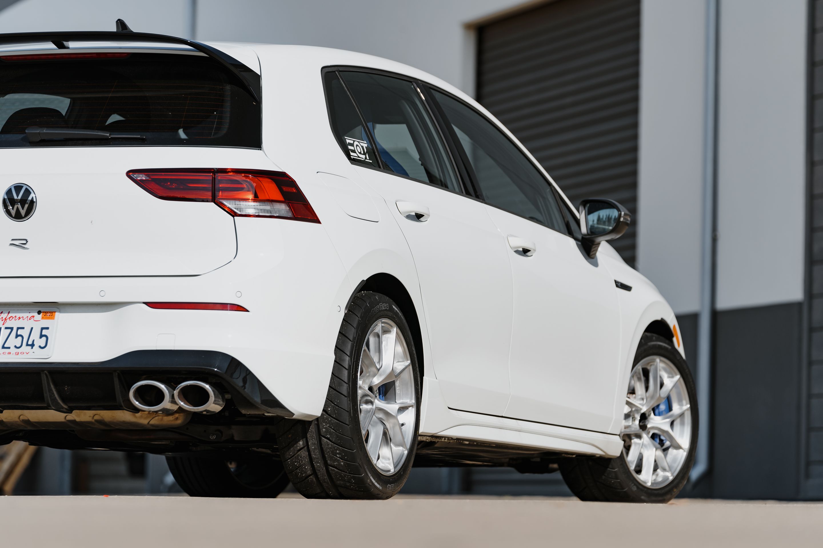 White VW MK8 Golf R with 17" VS-5RS Apex wheels in Brushed Clear