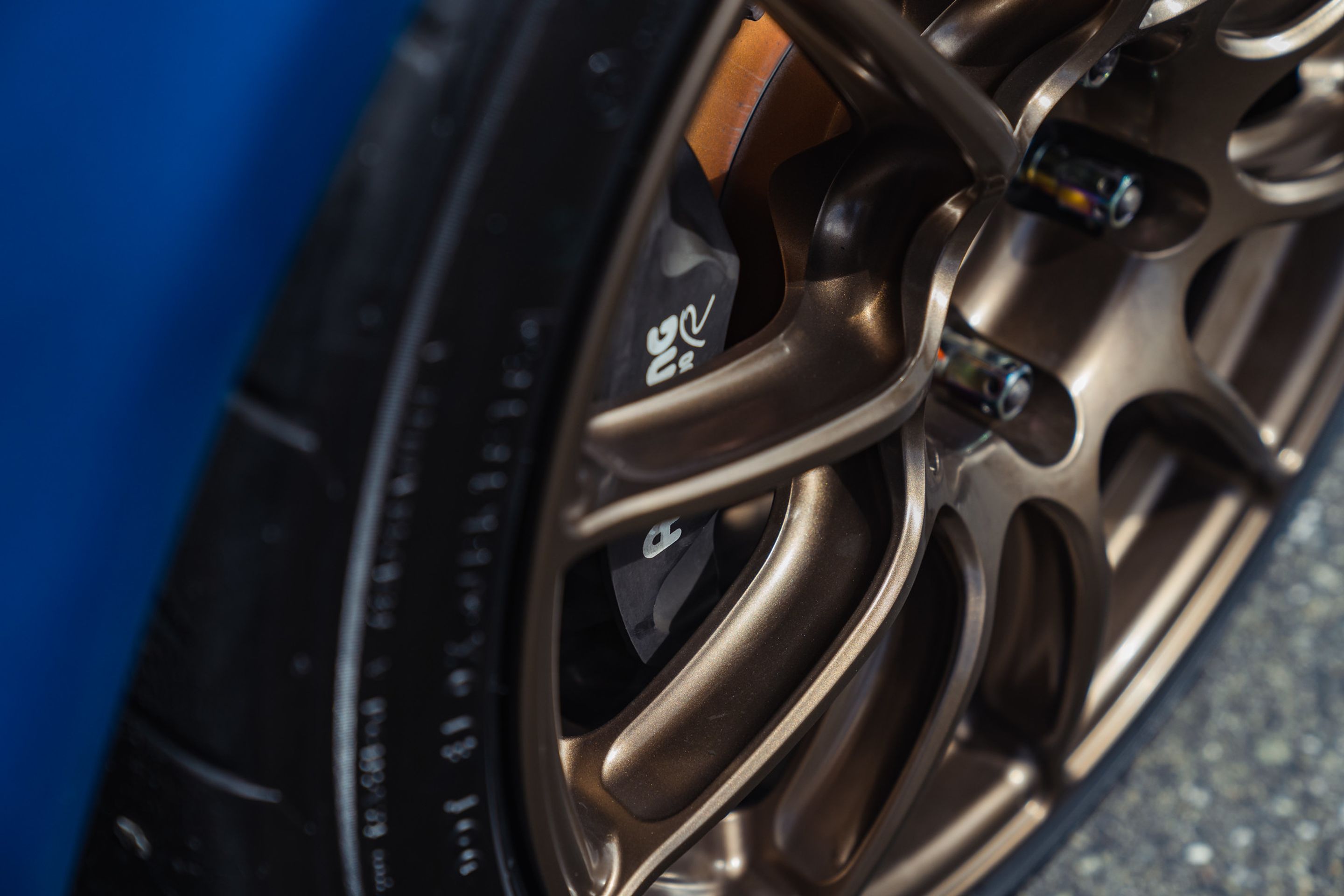 Blue Honda S2000 with 17" SM-10RS Apex wheels in Satin Bronze