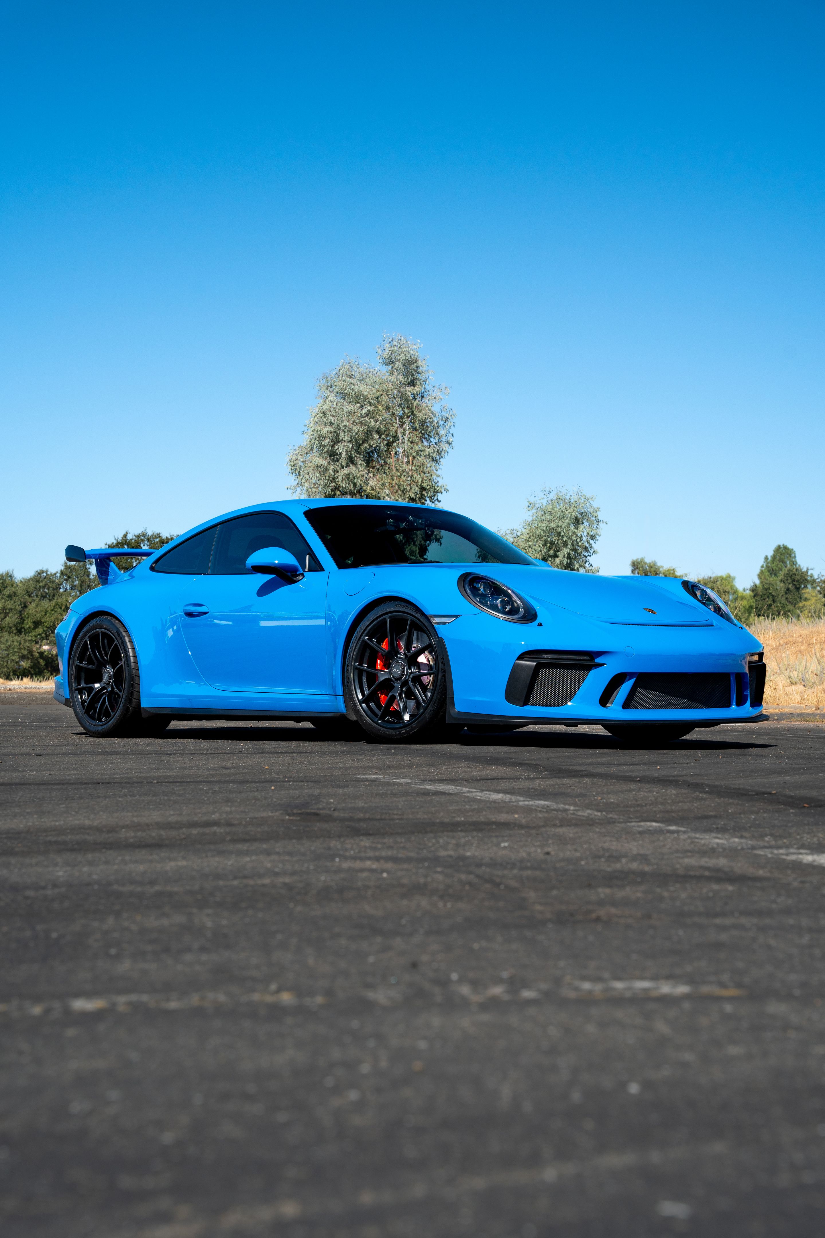 Blue Porsche 911 991.2 GT3 with 19" VS-5RE Apex wheels in Satin Black