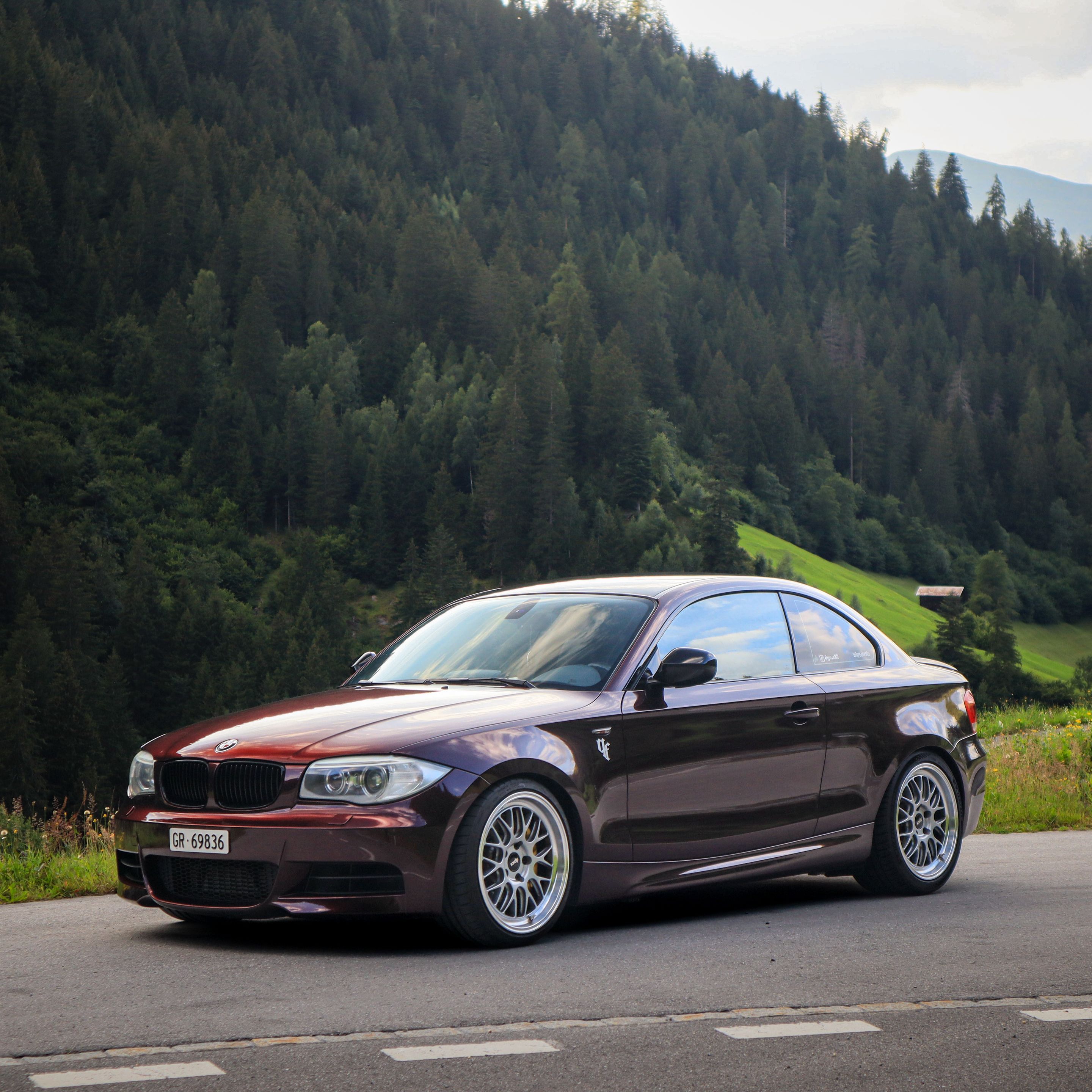 Red BMW E82 Coupe 1 Series with 18" ML-10RT Apex wheels in Machined Lip Race Silver