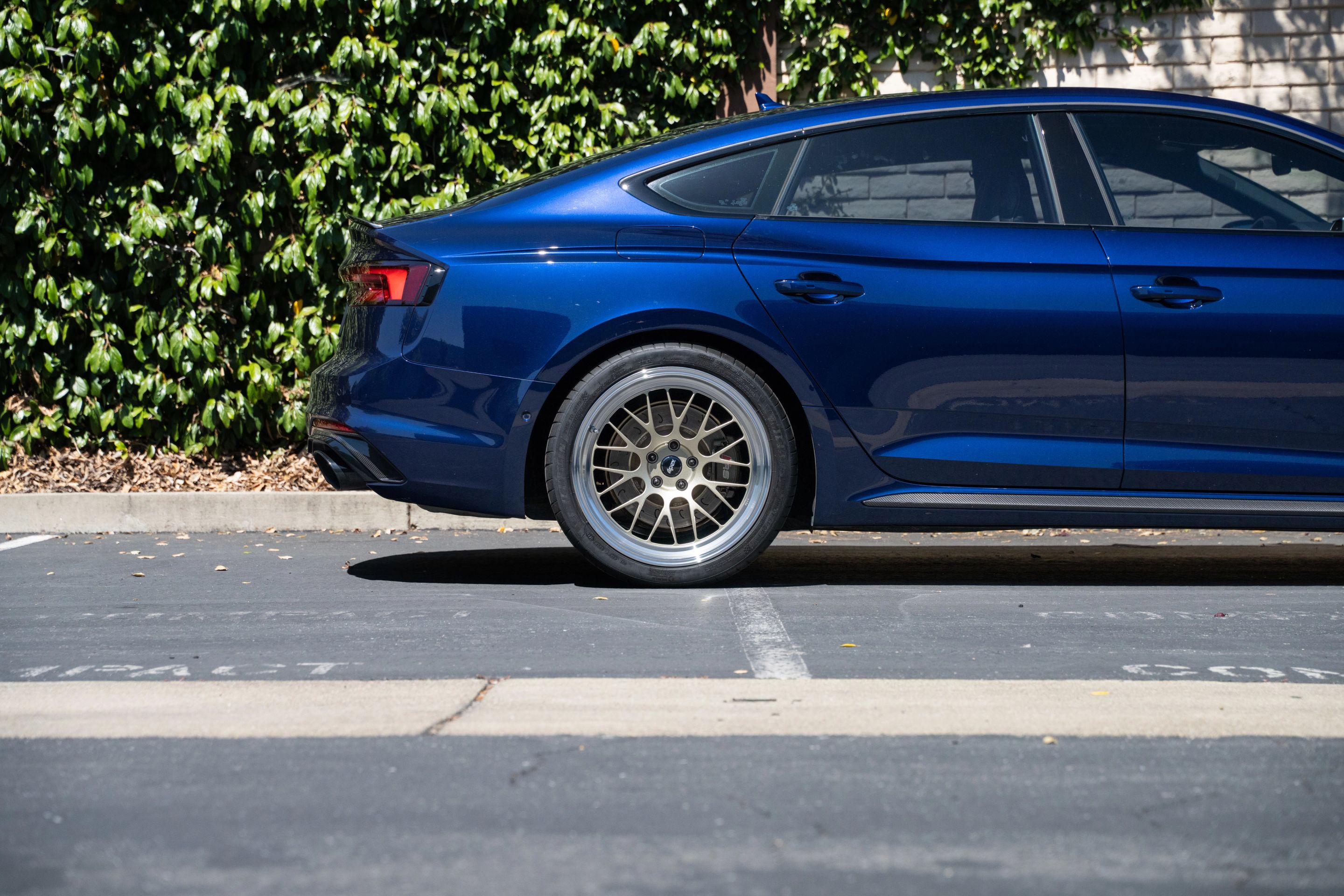 Blue Audi B9 RS 5 Sportback with 19" ML-10RT Apex wheels in Machined Lip Gloss Motorsport Gold