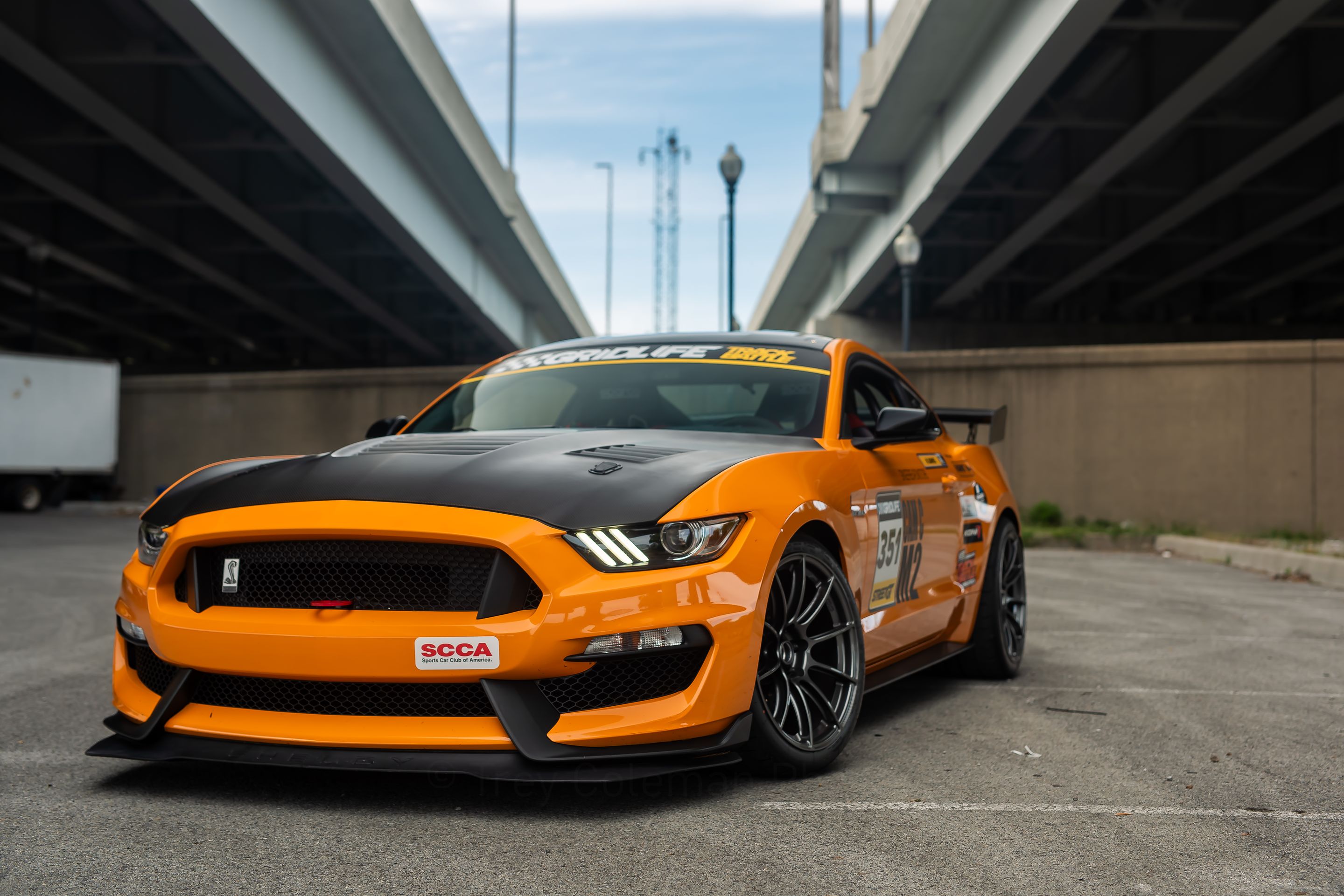Orange Ford S550 Mustang GT350 with 19" SM-10RS Apex wheels in Anthracite