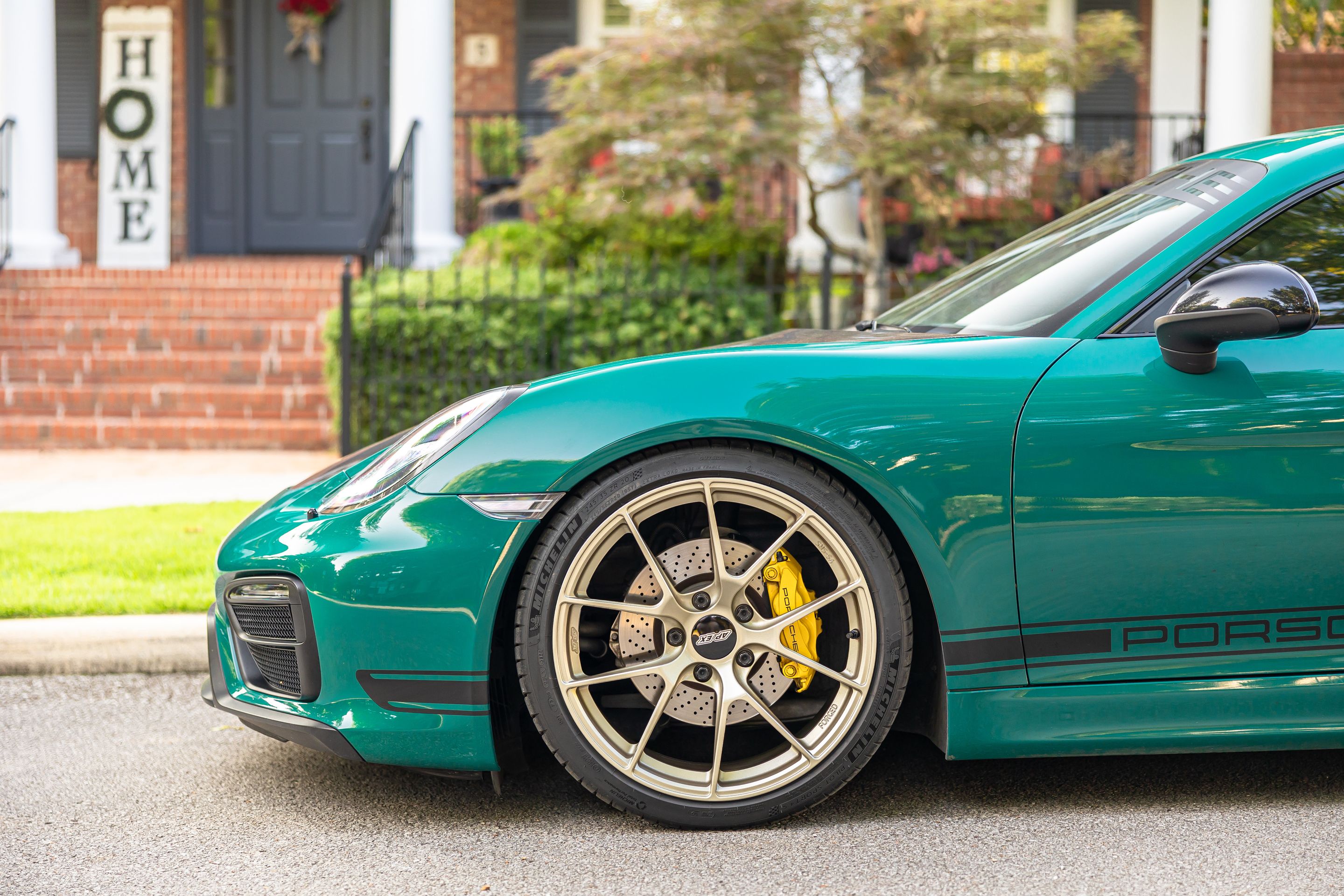 Green Porsche 981 Cayman GTS with 20" VS-5RS Apex wheels in Motorsport Gold