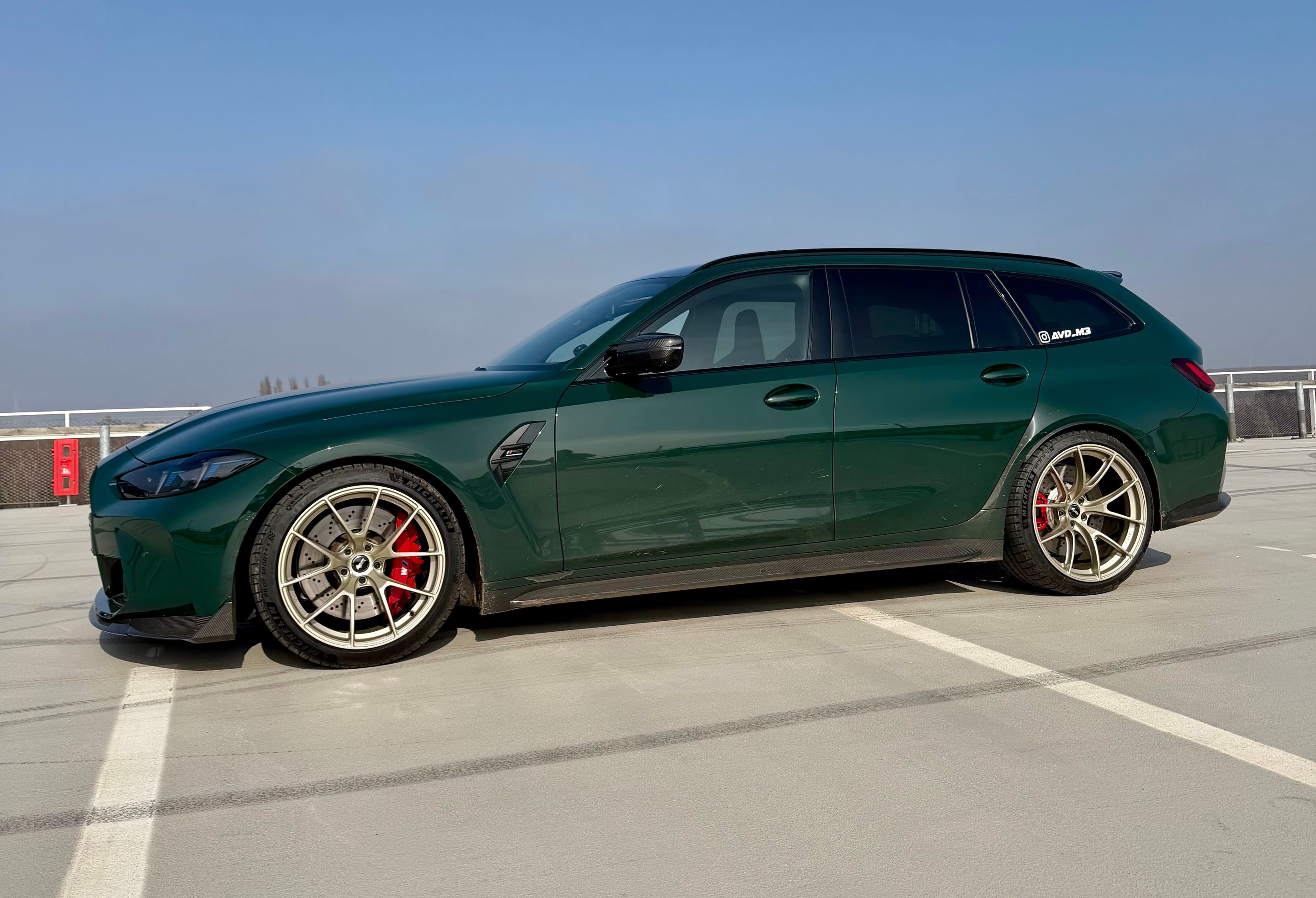 Green BMW G80 M3 with 19"/20" VS-5RS Apex wheels in Motorsport Gold