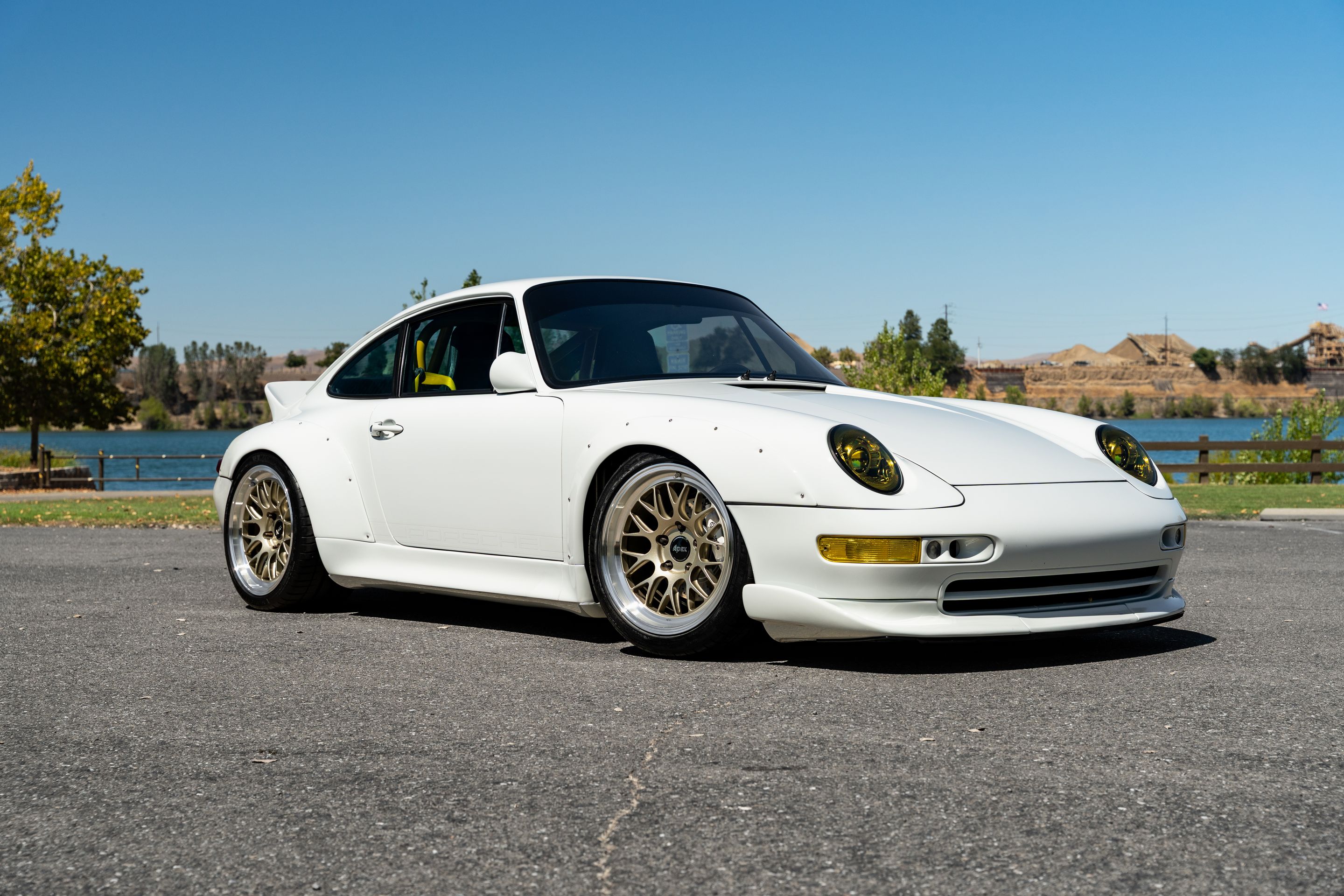 White Porsche 911 993 Carrera with 18" ML-10RT Apex wheels in Machined Lip Gloss Motorsport Gold