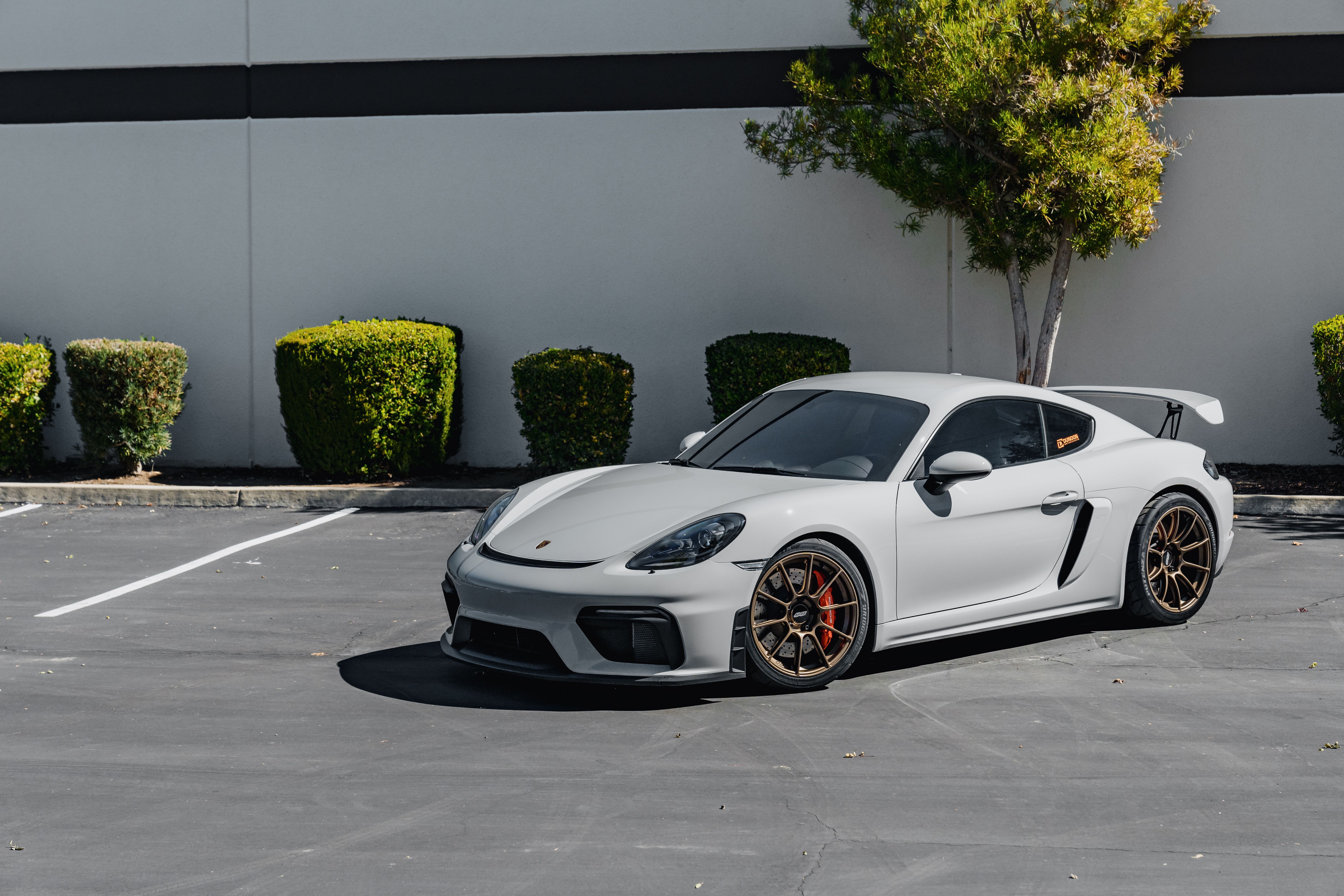 Porsche 718 Cayman GT4 with 19