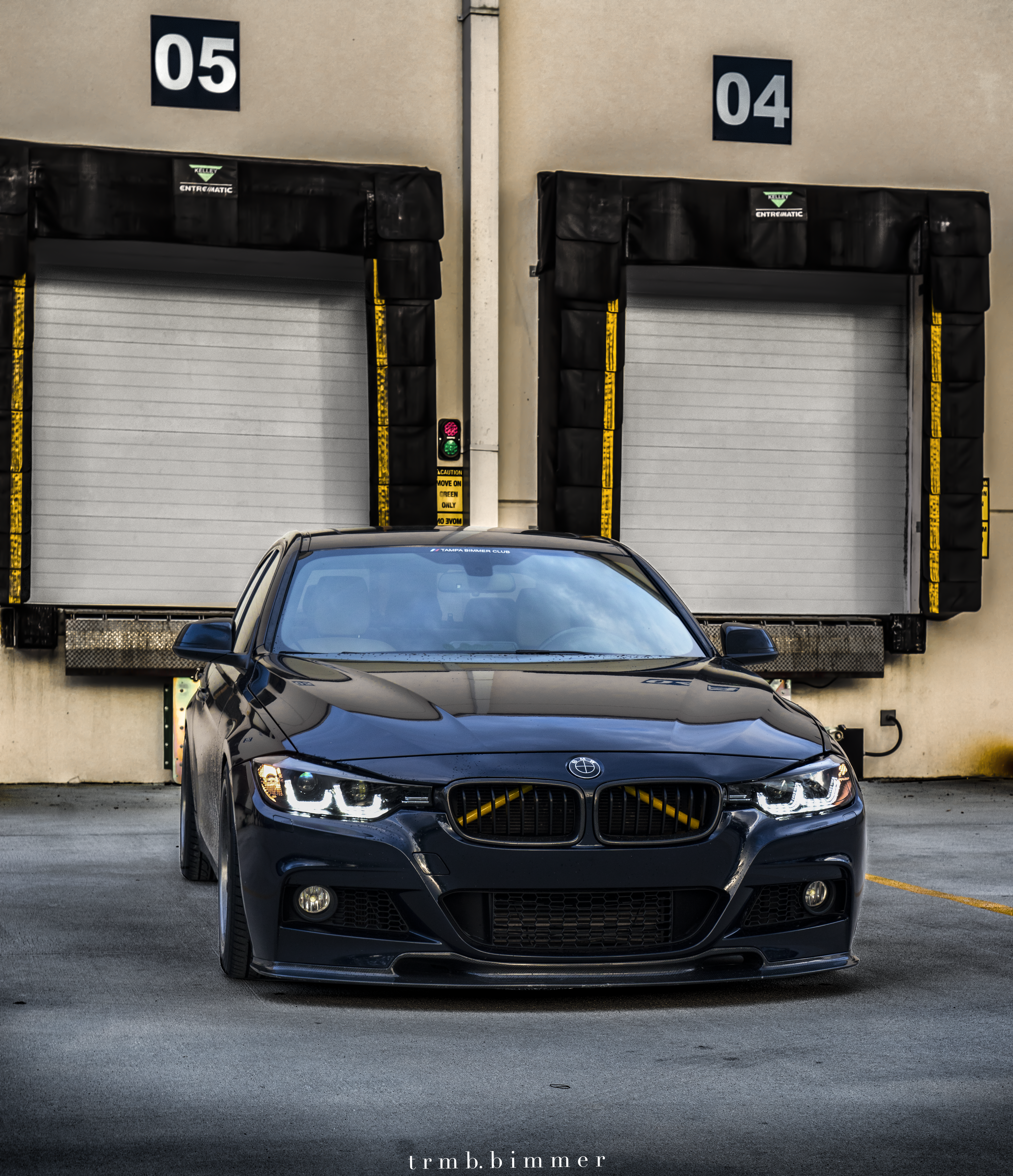 【美品】BMW 3シリーズ 1/18 F30 ブラックサファイア 黒 BMW 3シリーズ 1/18 F30 ブラックサファイア 黒 ディーラー正規