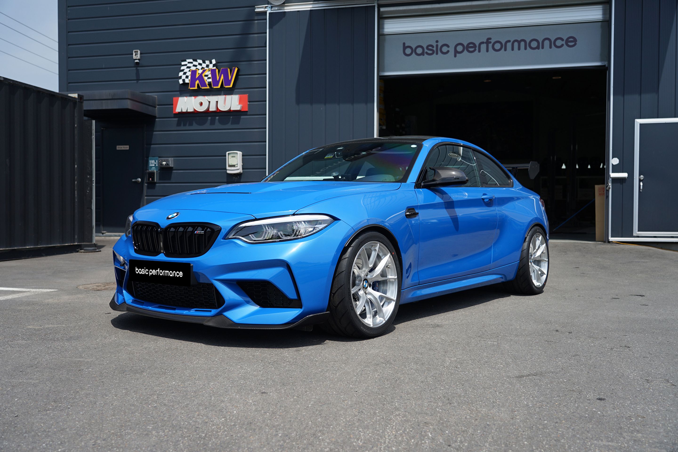 Blue BMW F87 M2 with 18" VS-5RS Apex wheels in Brushed Clear