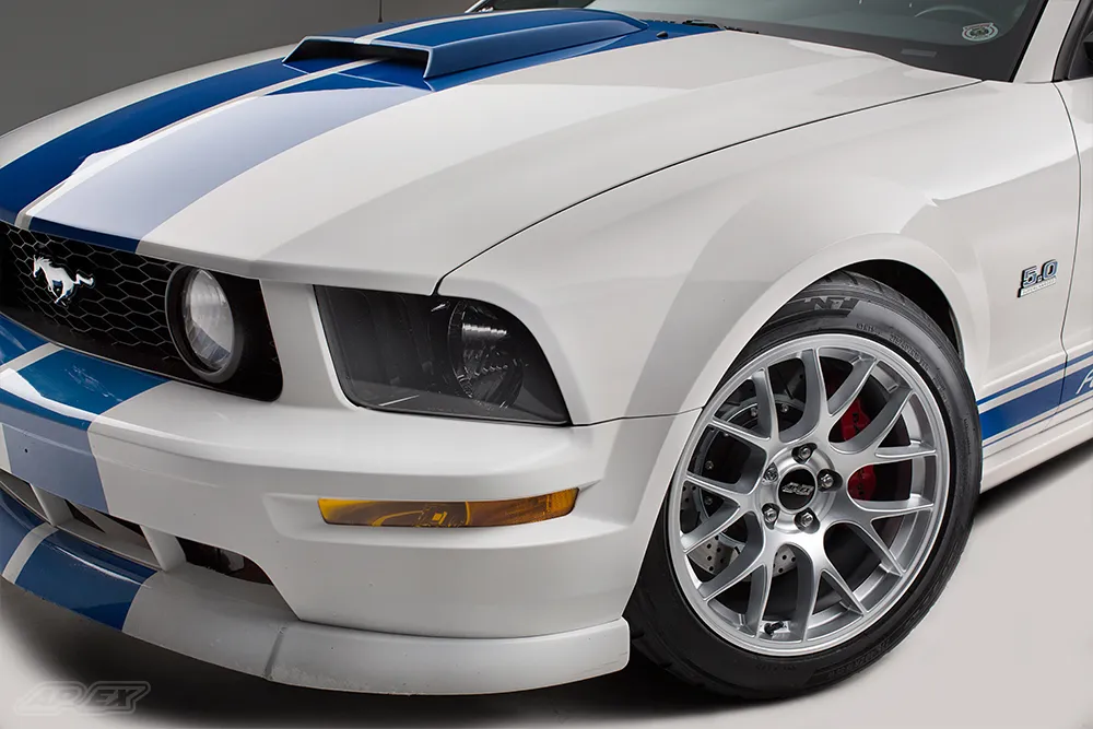 Ford S197 Mustang GT with 18