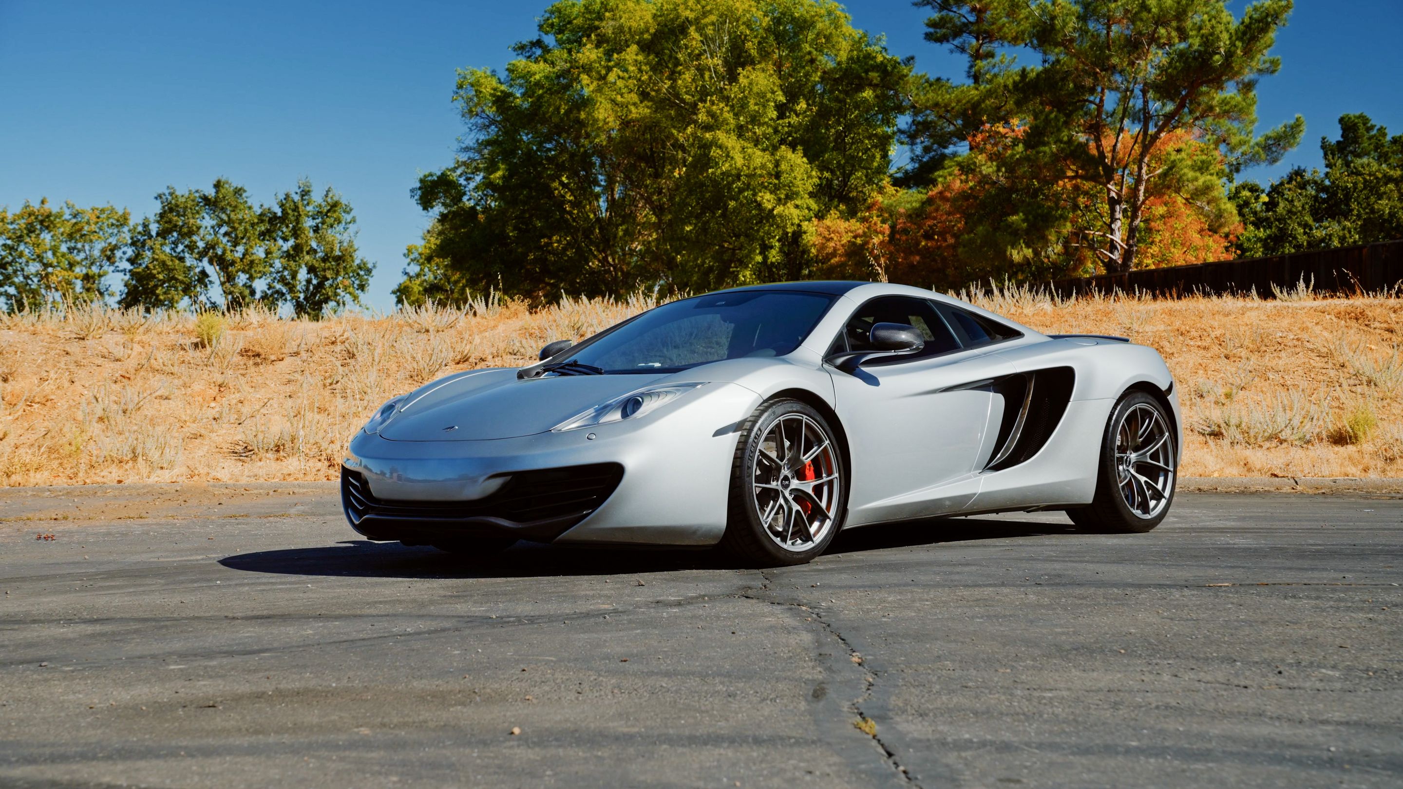 Silver McLaren MP4-12C with 19"/20" VS-5RS Apex wheels in Anthracite