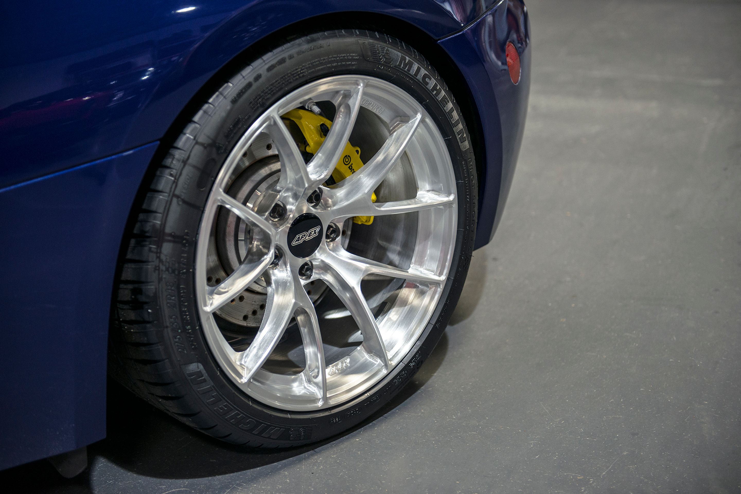 Blue BMW E85 Roadster Z4 M with 18" VS-5RS Apex wheels in Brushed Clear