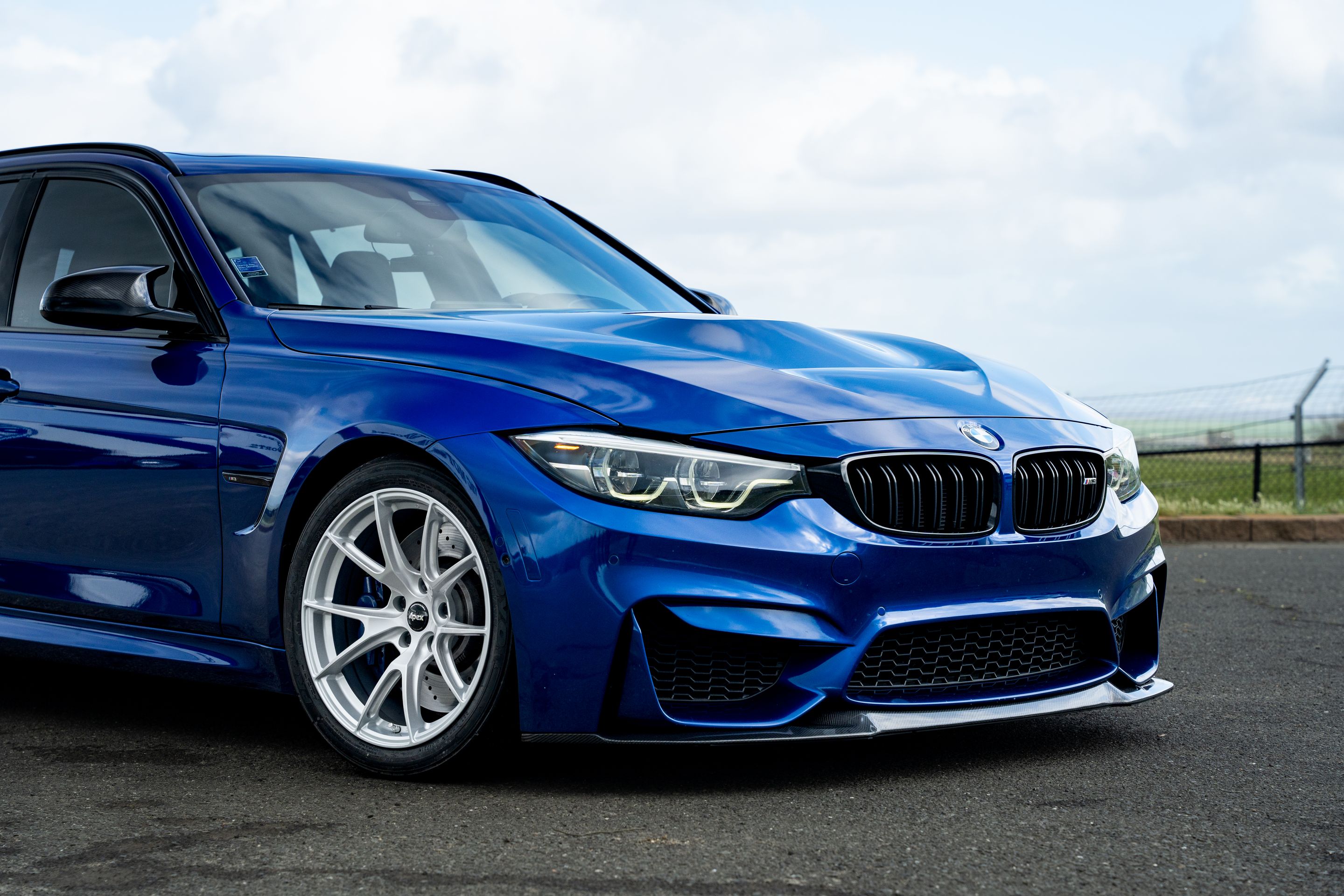 Blue BMW F80 M3 with 18" VS-5 Apex wheels in Race Silver