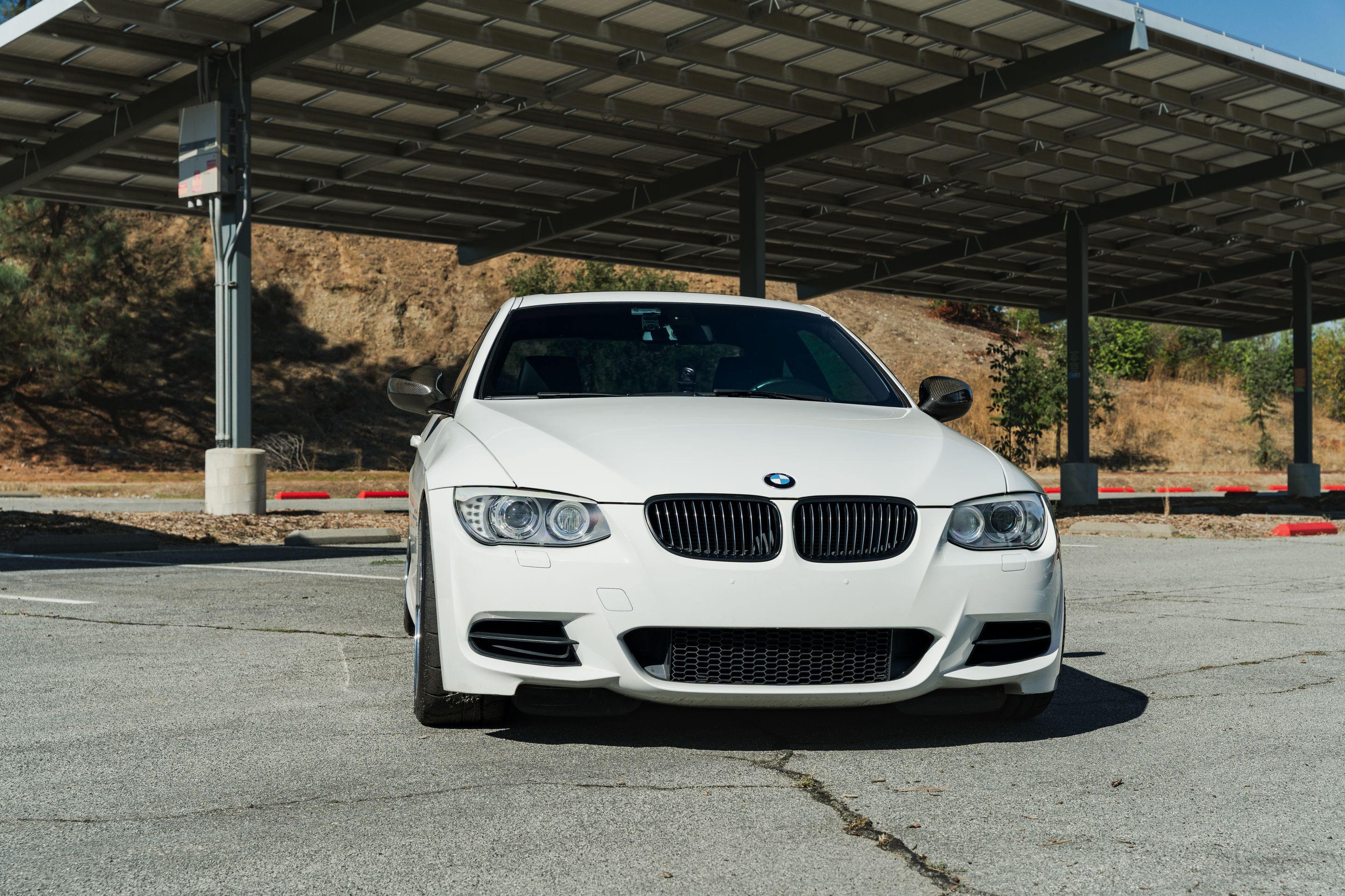 White BMW 3 Series with 18" ML-7RT Apex wheels in Machined Lip Anthracite