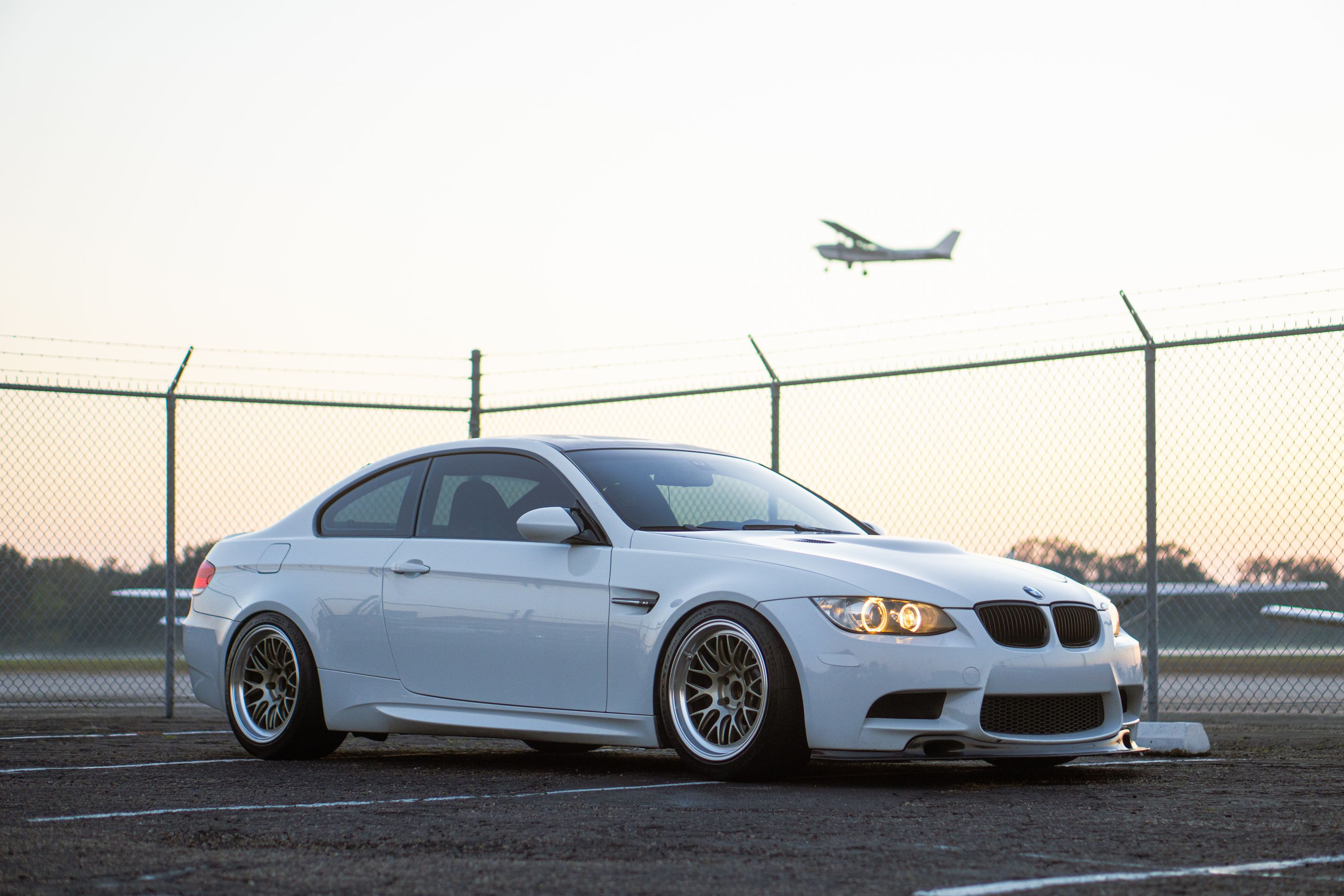 White BMW E92 Coupe M3 with 18" ML-10RT Apex wheels in Machined Lip Gloss Motorsport Gold