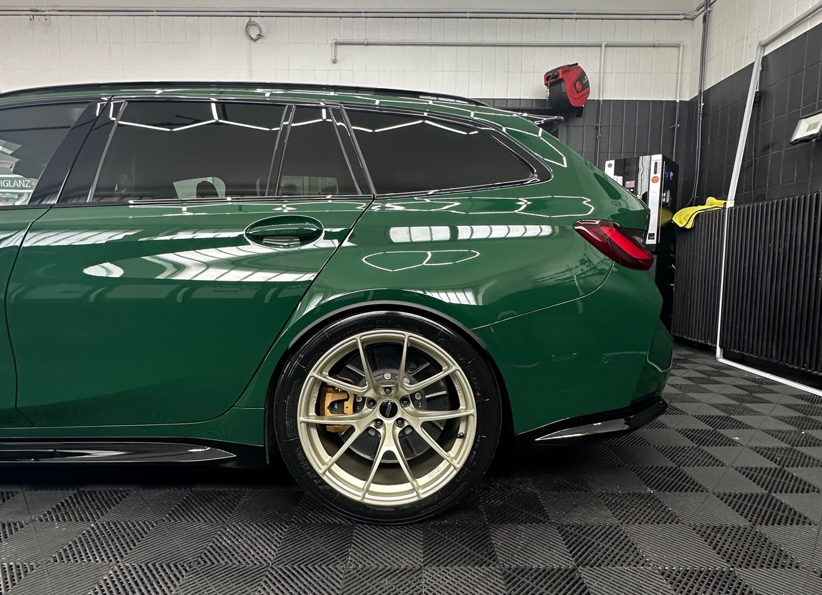 Green BMW G80 M3 with 19" VS-5RS Apex wheels in Motorsport Gold
