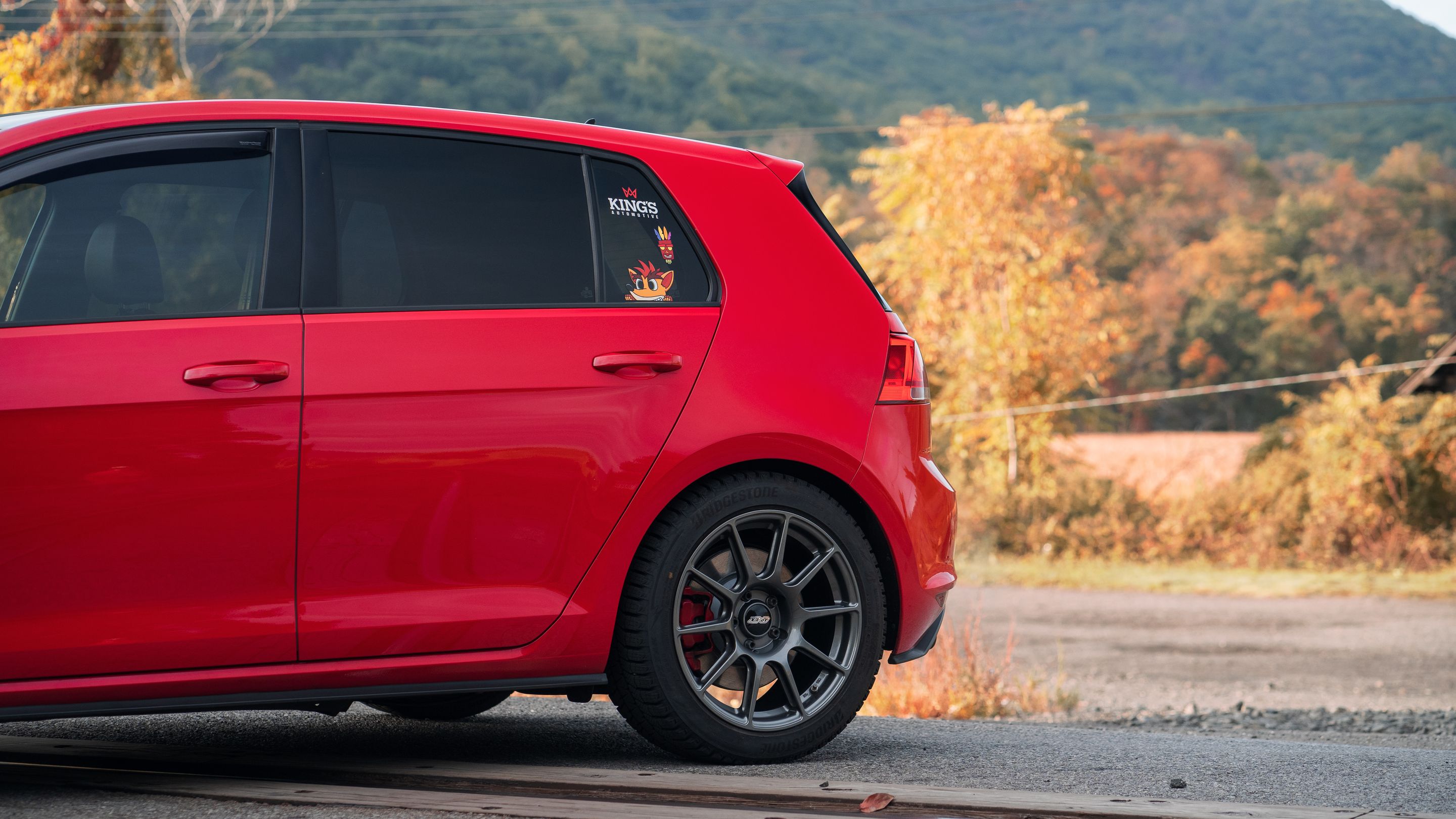 Red VW MK7 GTI with 17" SM-10 Apex wheels in Anthracite
