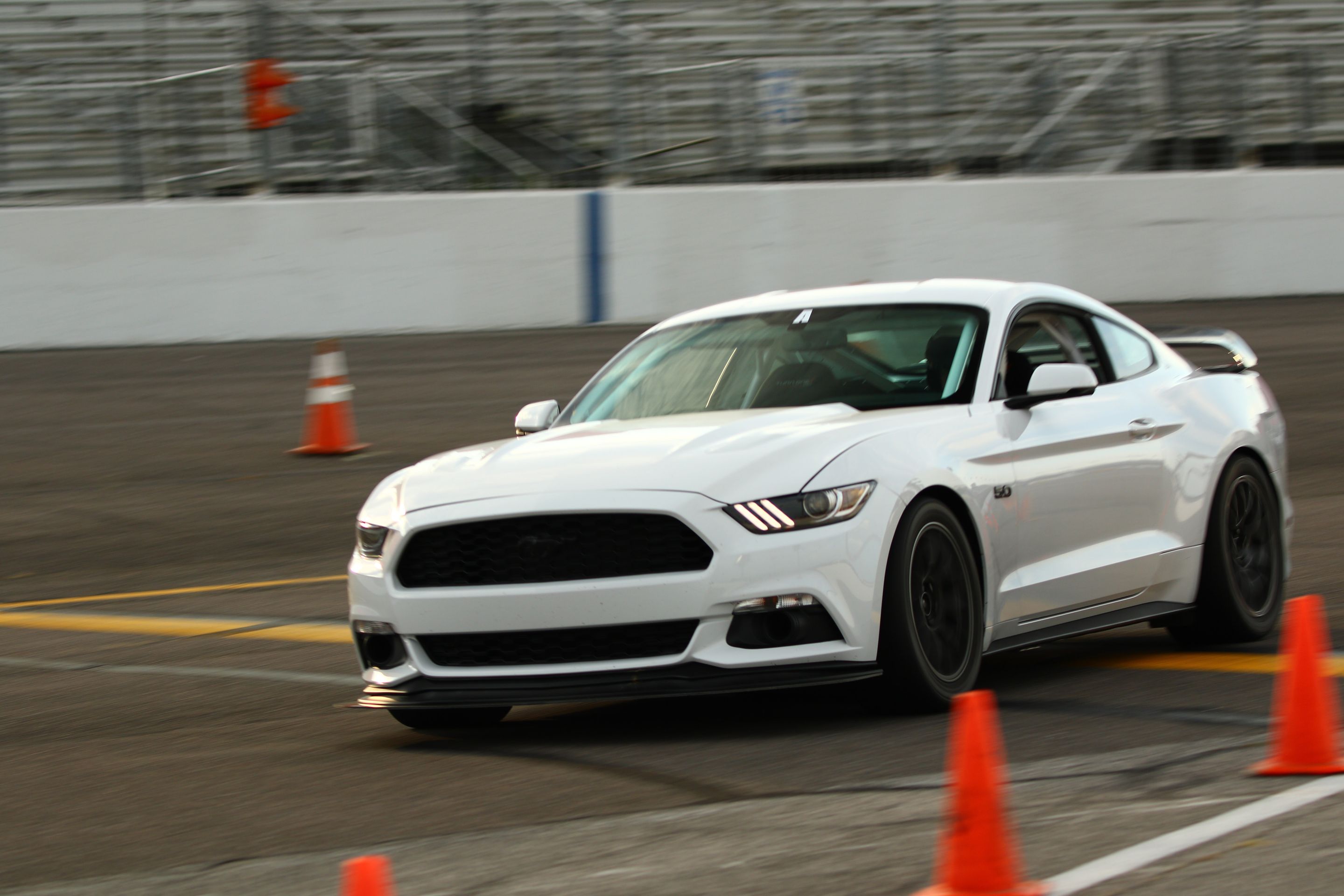 White Ford S550 Mustang GT with 18" EC-7 Apex wheels in Anthracite
