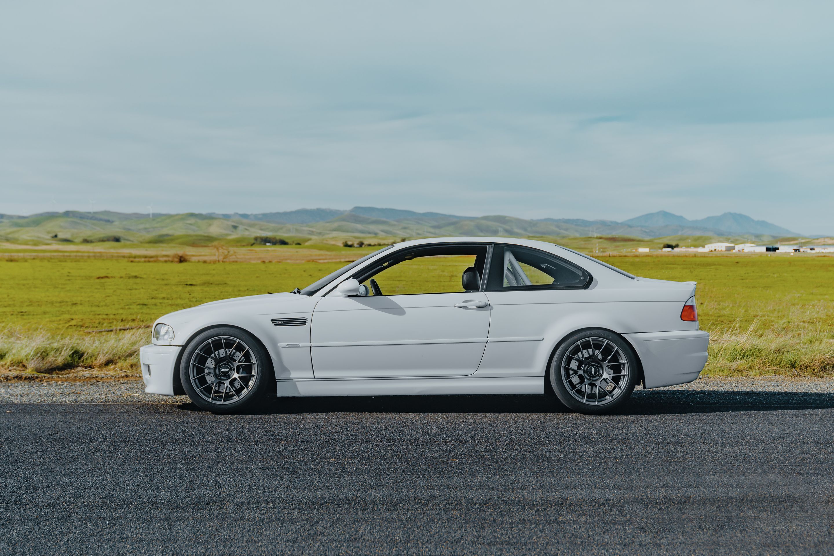 White BMW E46 M3 with 18" EC-7RS Apex wheels in Anthracite