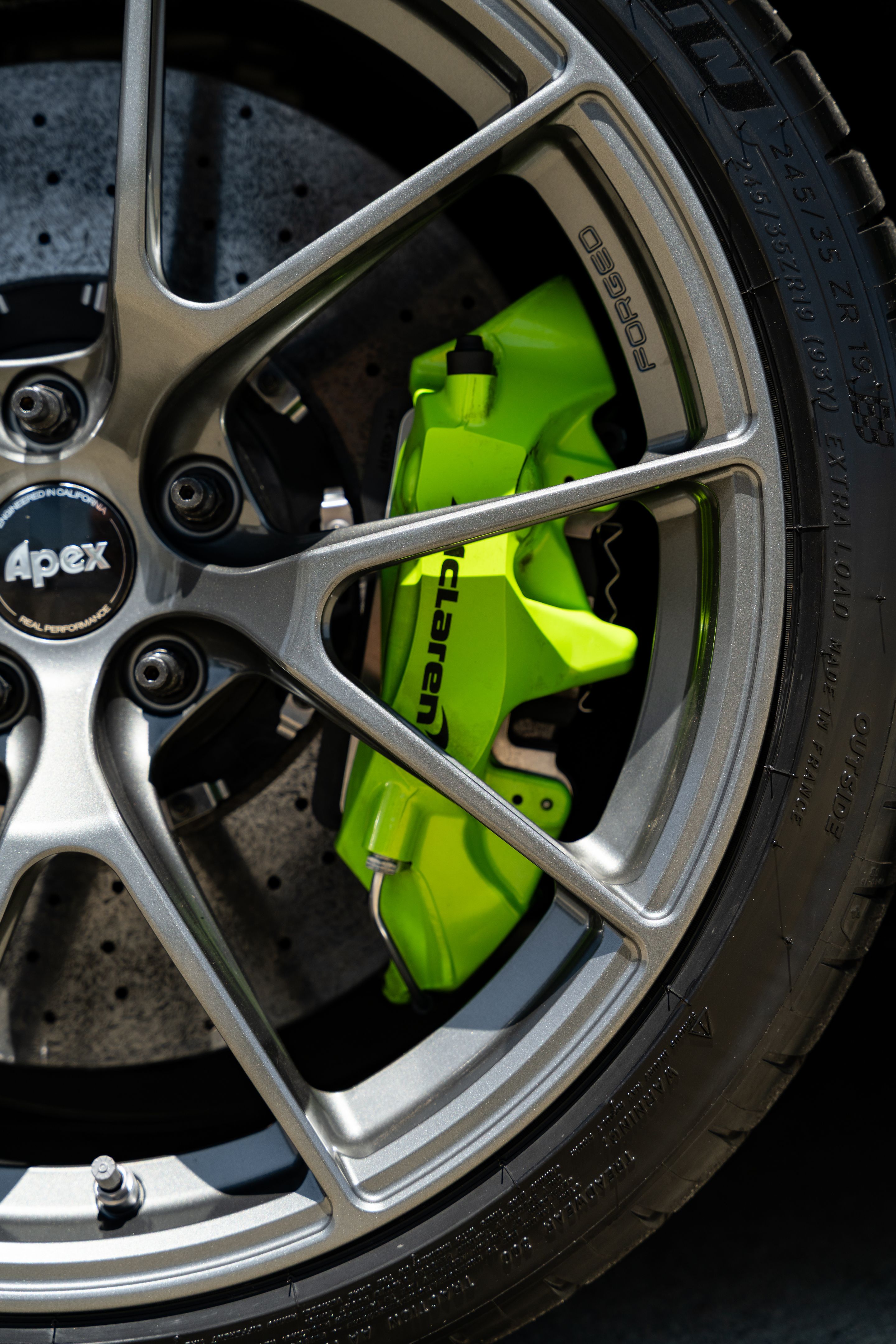Green McLaren 750S with 19"/20" VS-5RS Apex wheels in Anthracite