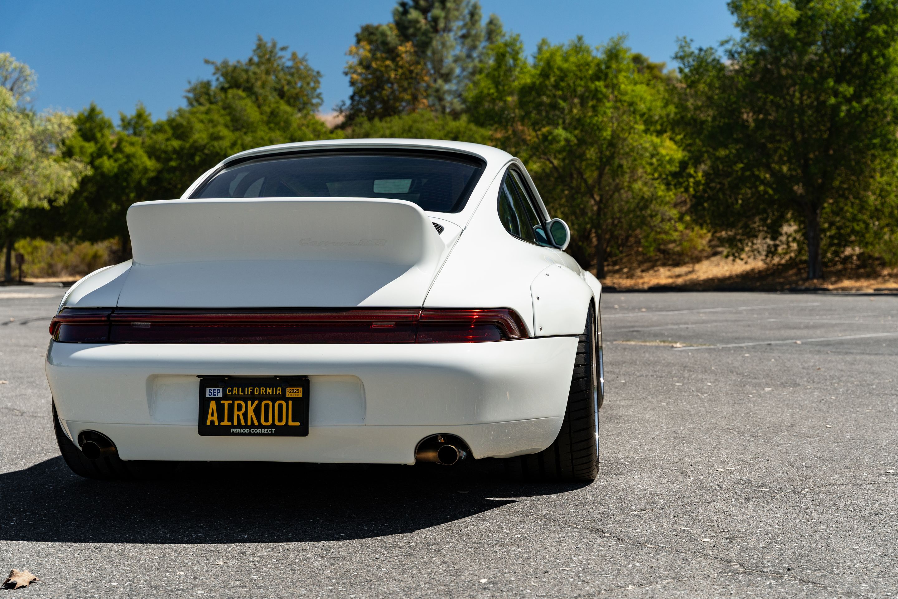 White Porsche 911 993 Carrera with 18" ML-10RT Apex wheels in Machined Lip Gloss Motorsport Gold