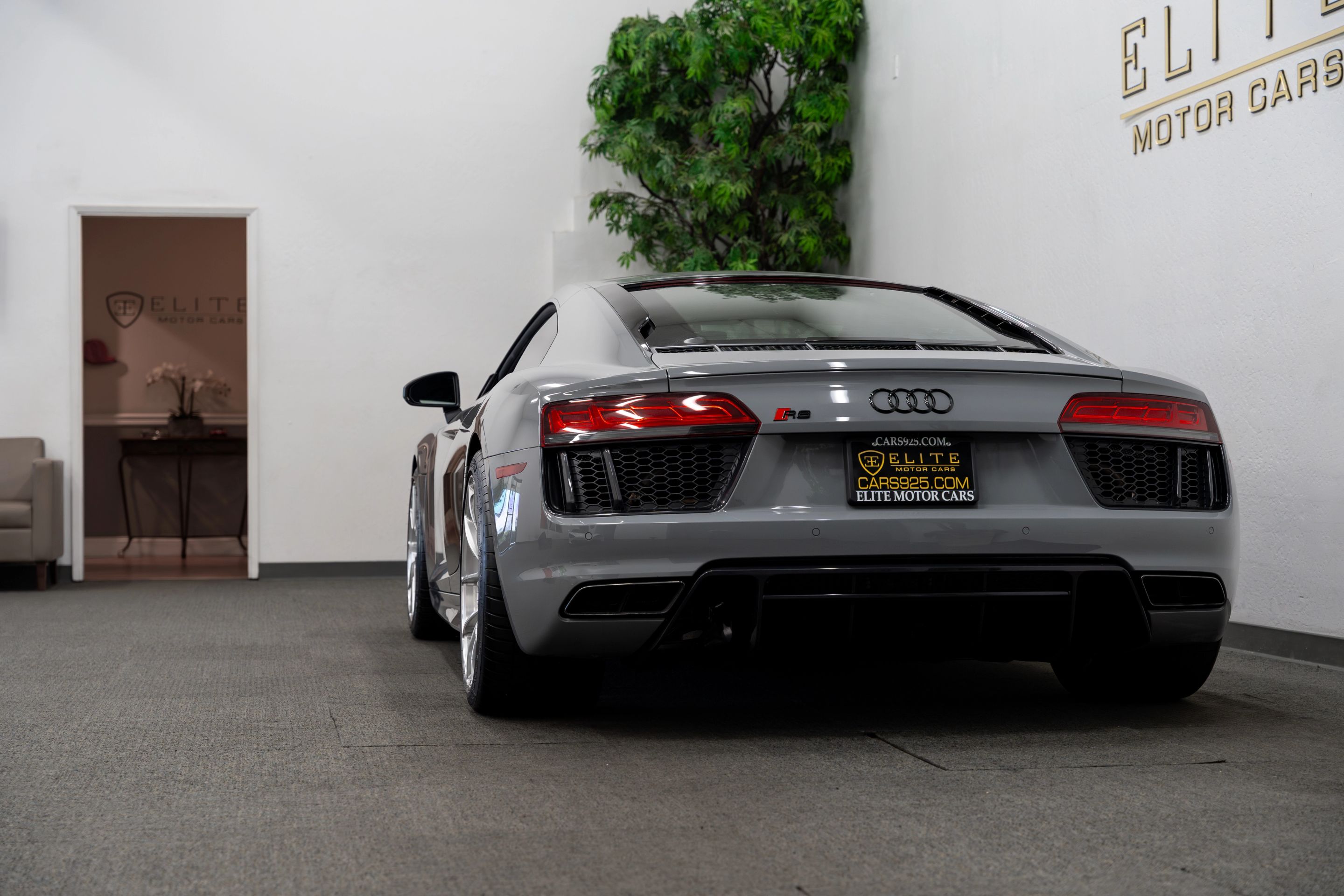 Grey Audi Gen 2 R8 with 19"/20" VS-5RS Apex wheels in Brushed Clear