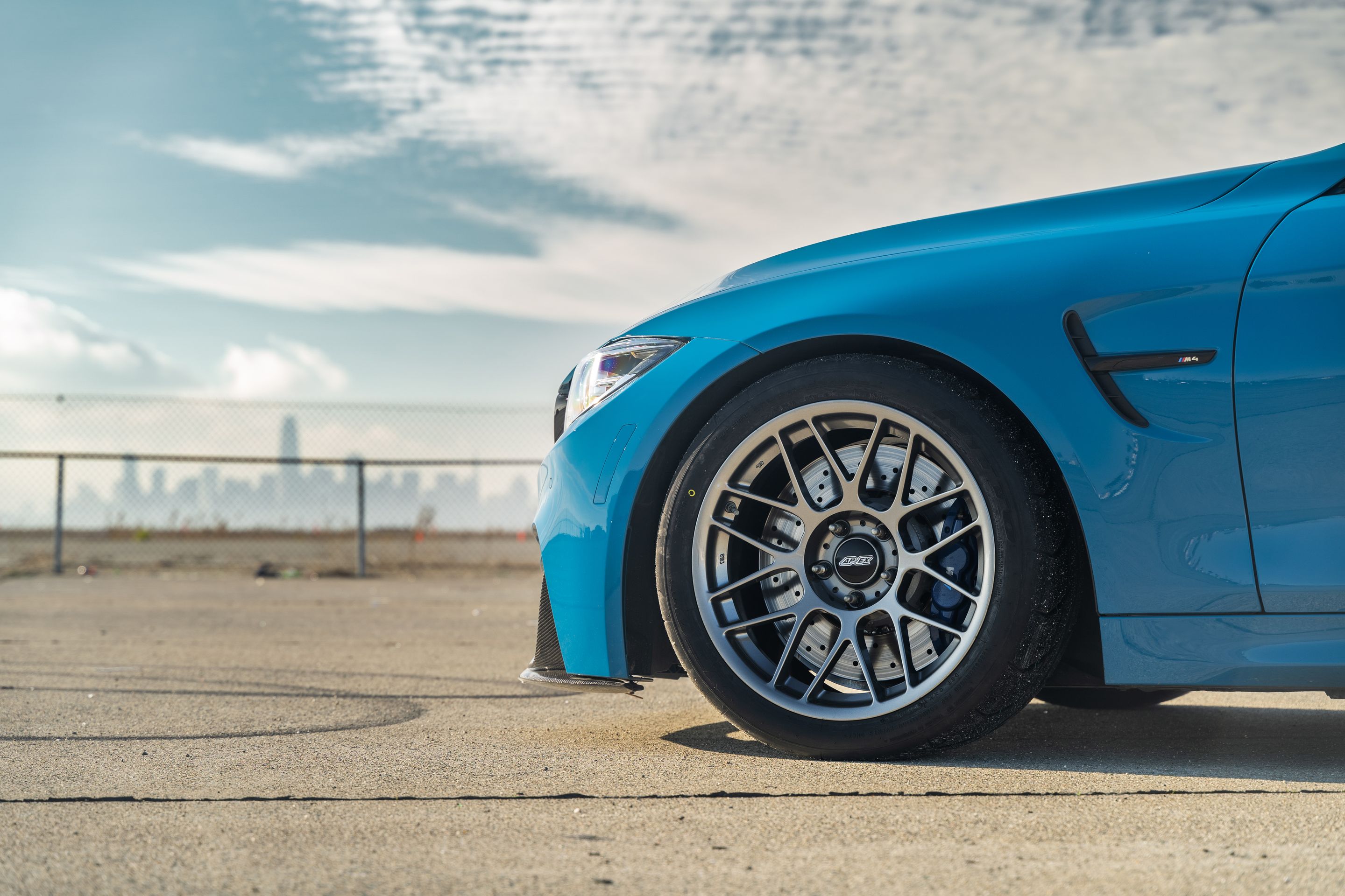 Blue BMW F82 Coupe M4 with 18" ARC-8 Apex wheels in Anthracite