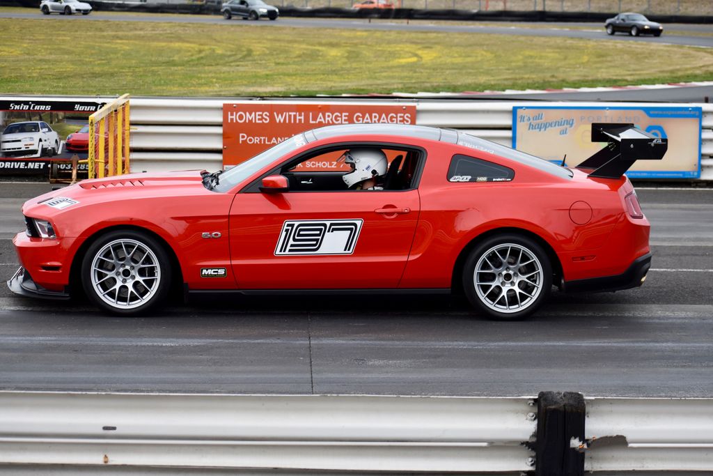 Ford S197 Mustang GT with 18