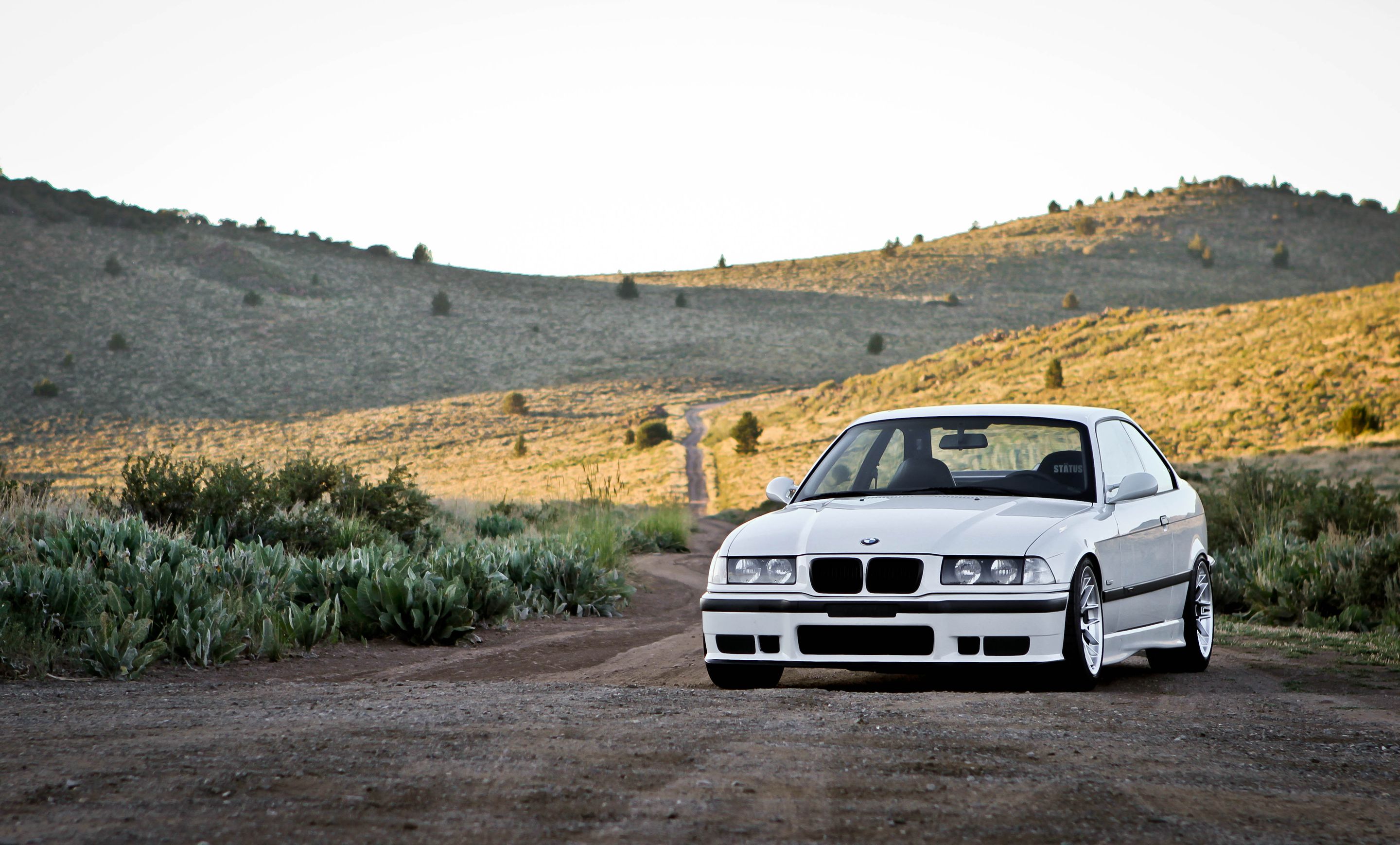 White BMW E36 M3 with 17" ARC-8 Apex wheels in Hyper Silver