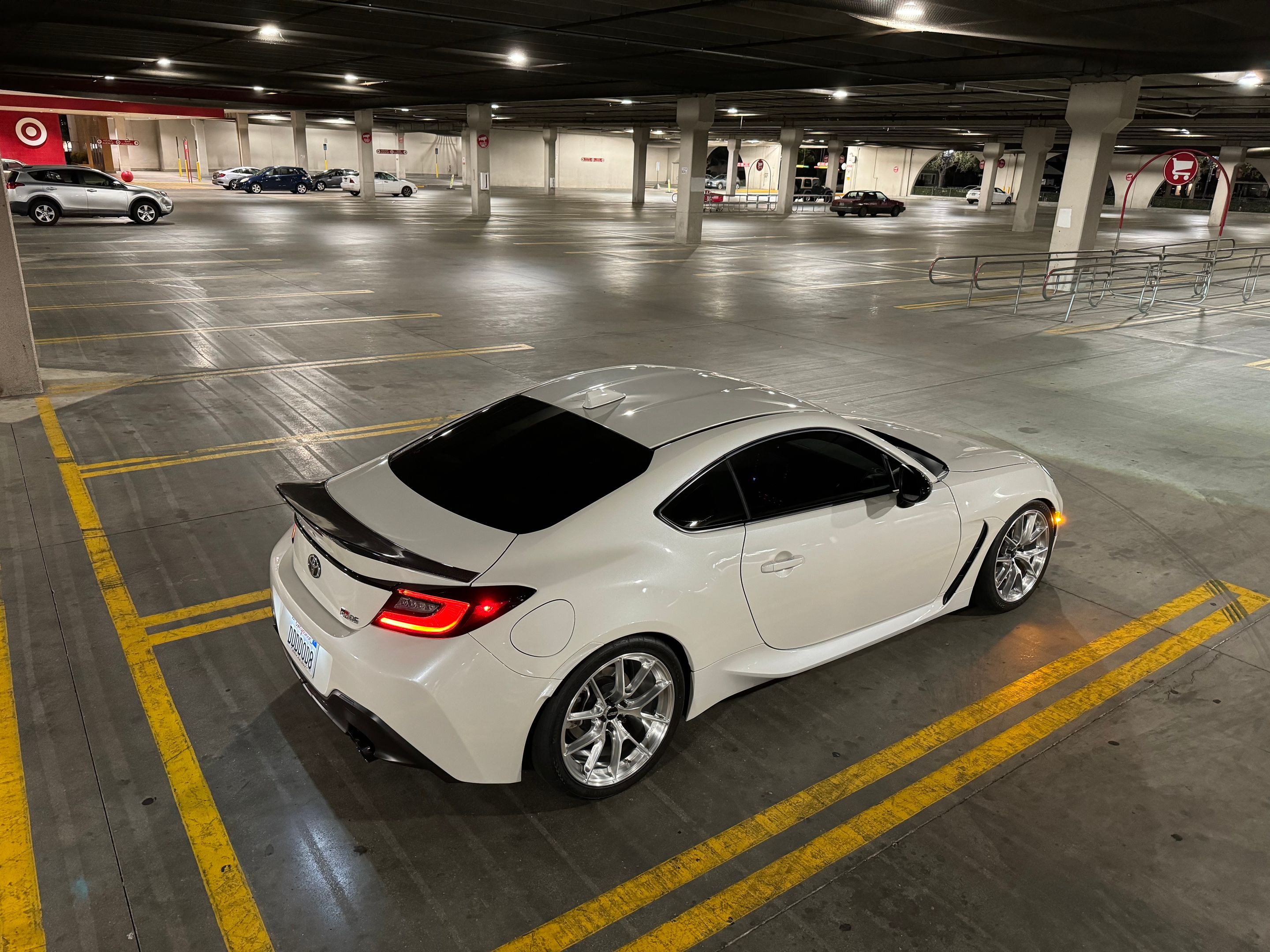 White Toyota GR86 with 18" VS-5RS Apex wheels in Brushed Clear