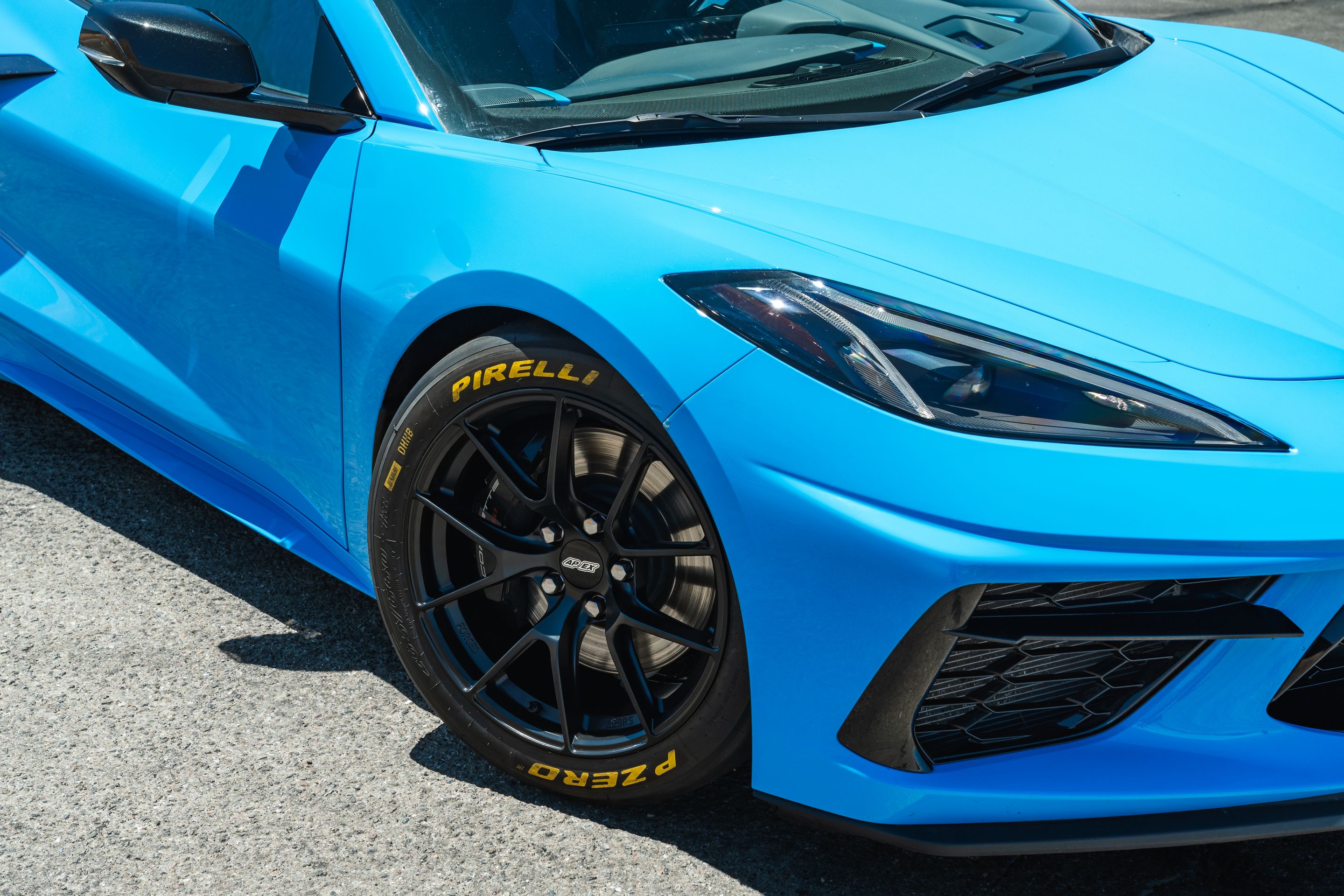 Blue Chevrolet C8 Corvette Stingray/Z51 with 18" VS-5RS Apex wheels in Satin Black