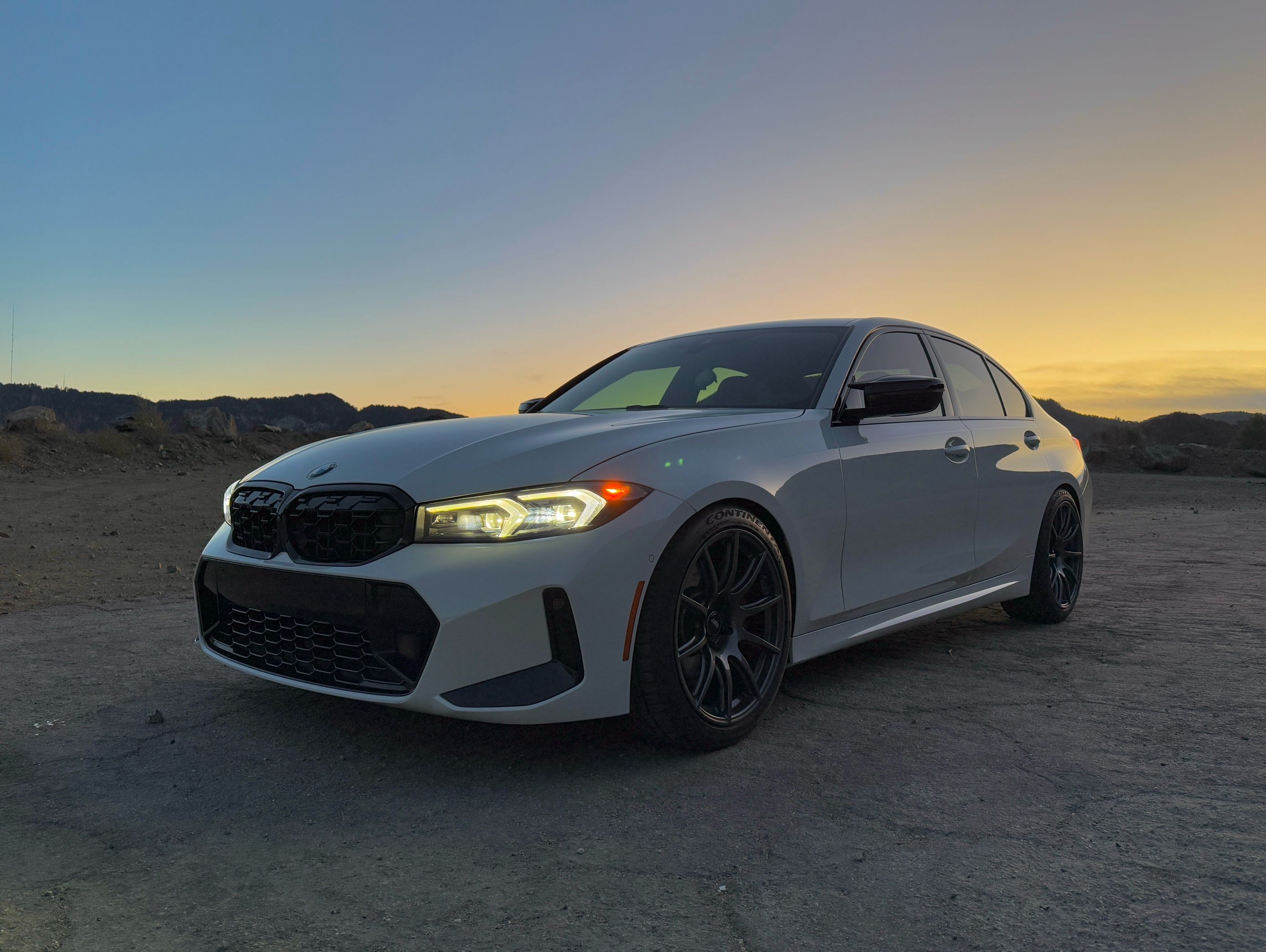 White BMW G20 Sedan 3 Series with 19" SM-10 Apex wheels in Anthracite