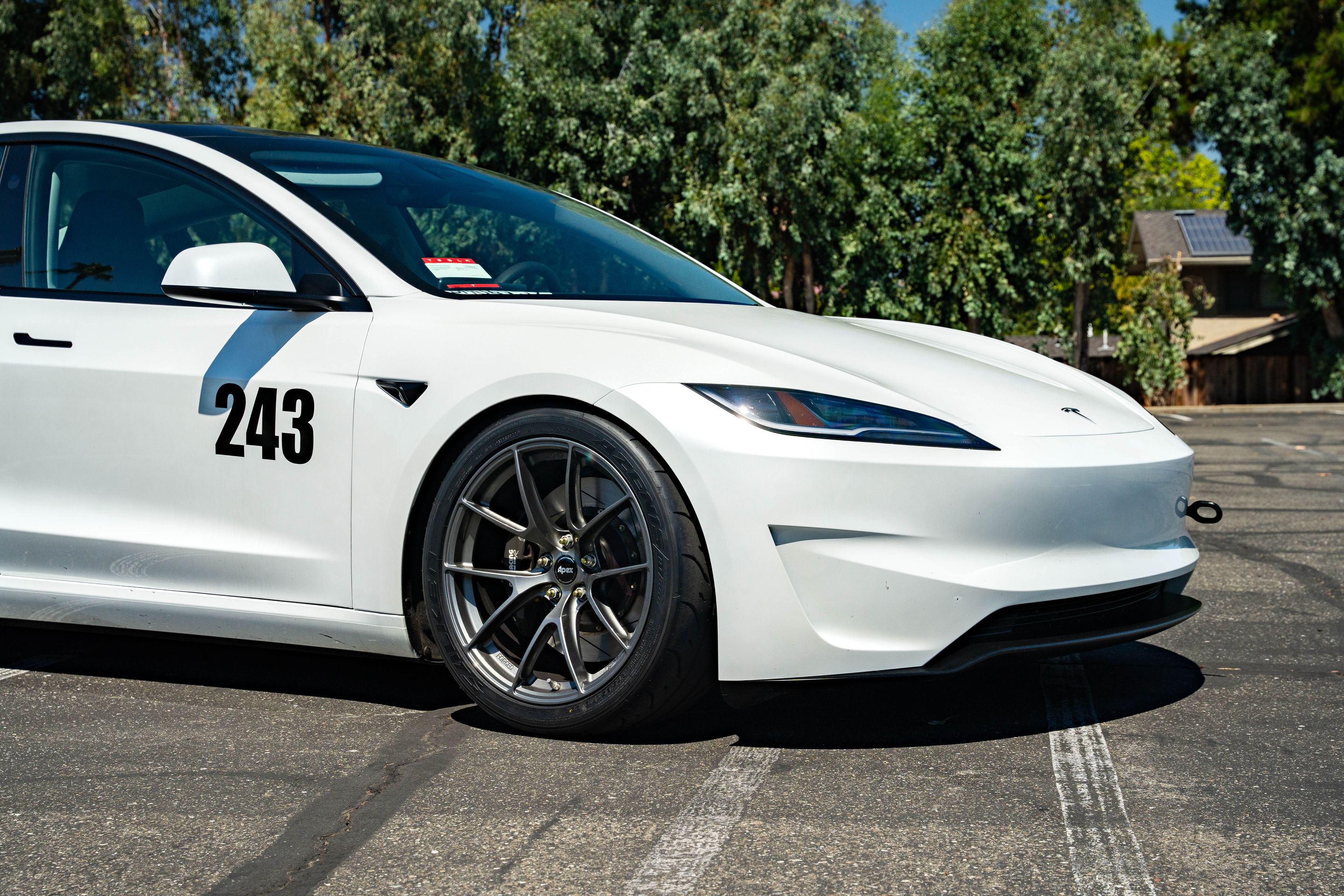 White Tesla Model 3 with 19" VS-5RS Apex wheels in Anthracite
