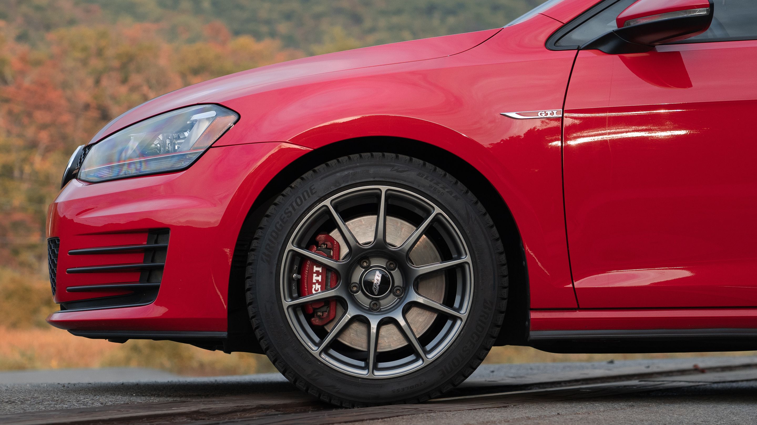 Red VW MK7 GTI with 17" SM-10 Apex wheels in Anthracite