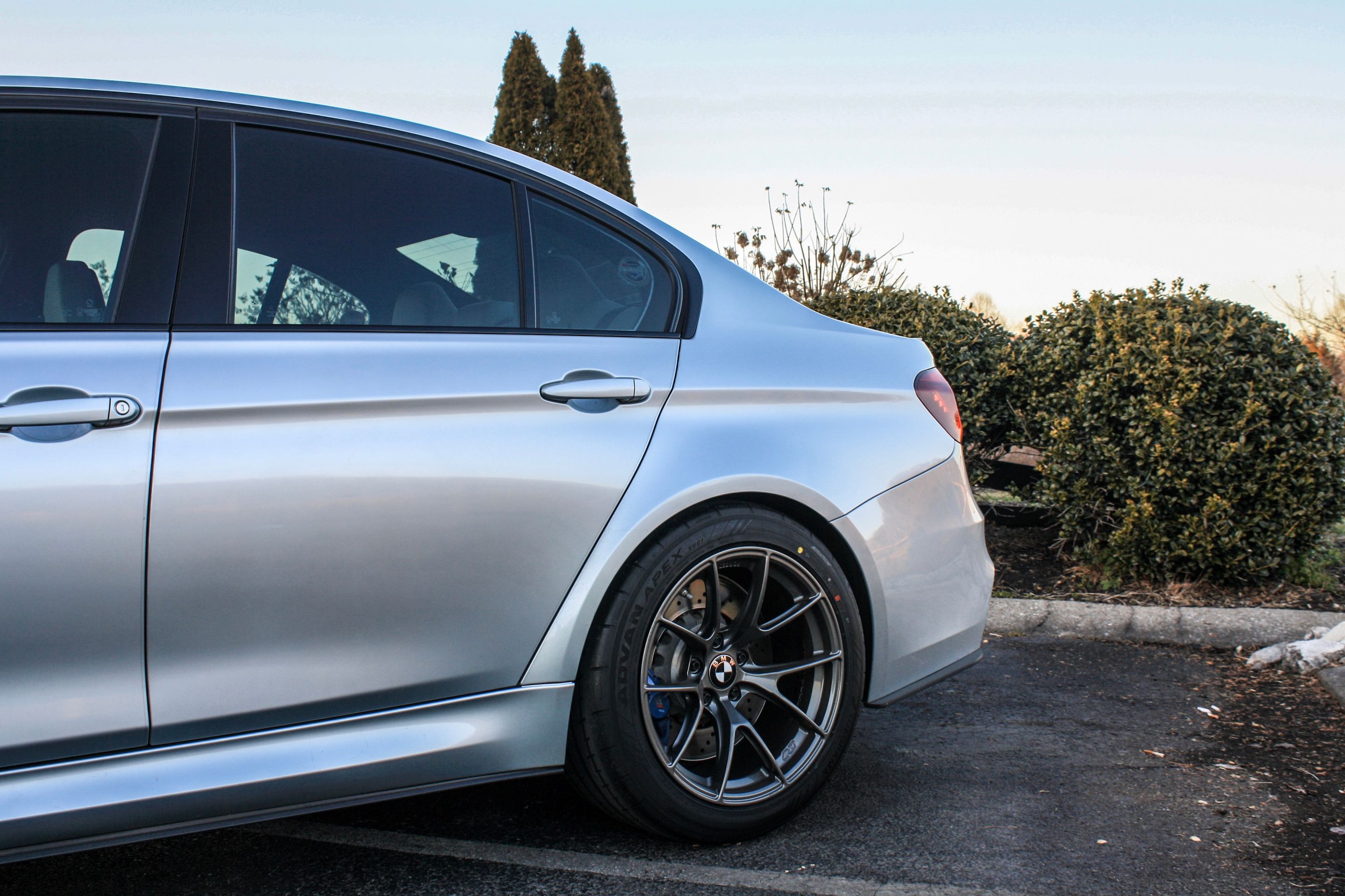 Silver BMW F80 M3 with 18" VS-5RS Apex wheels in Anthracite