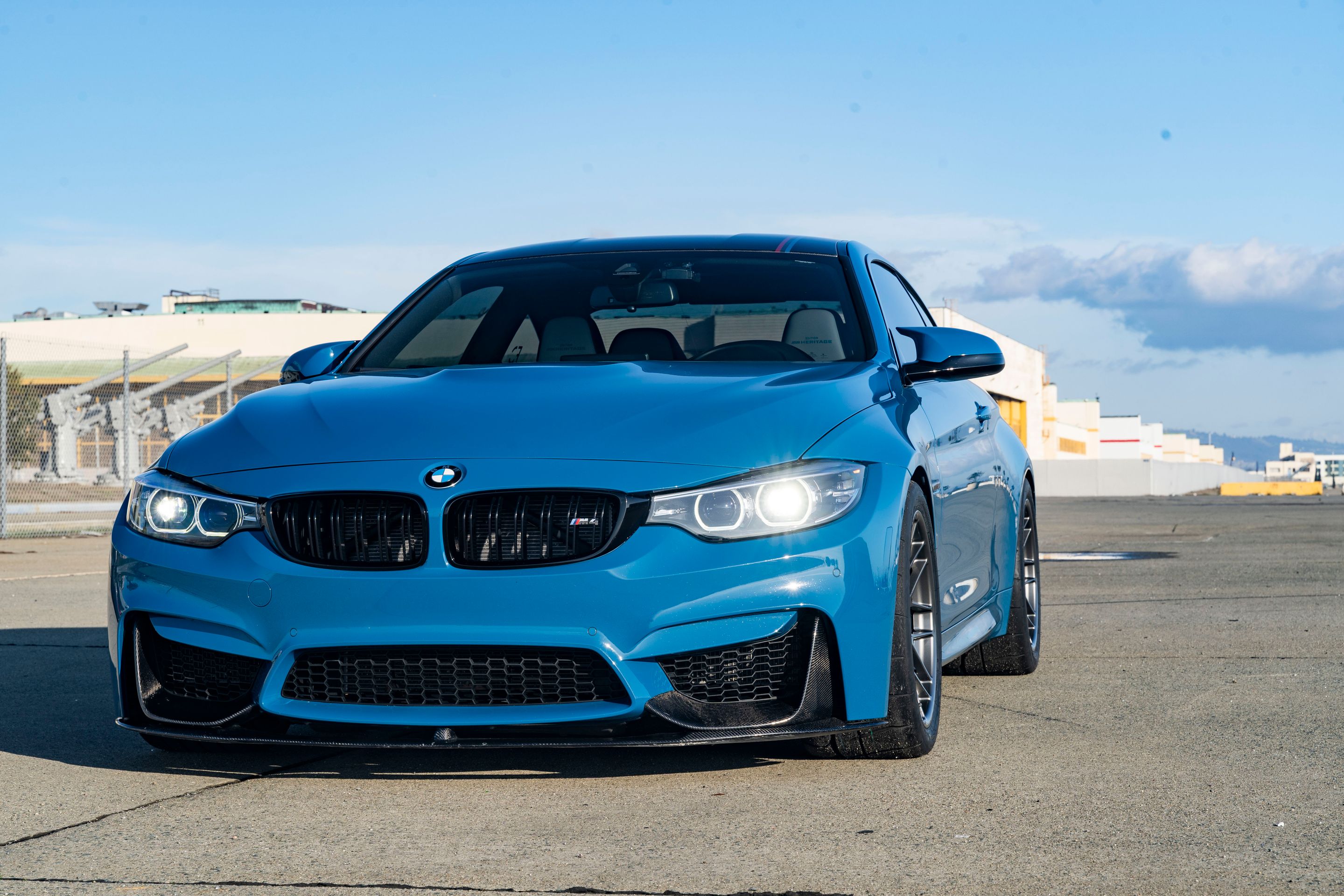 Blue BMW F82 Coupe M4 with 18" ARC-8 Apex wheels in Anthracite