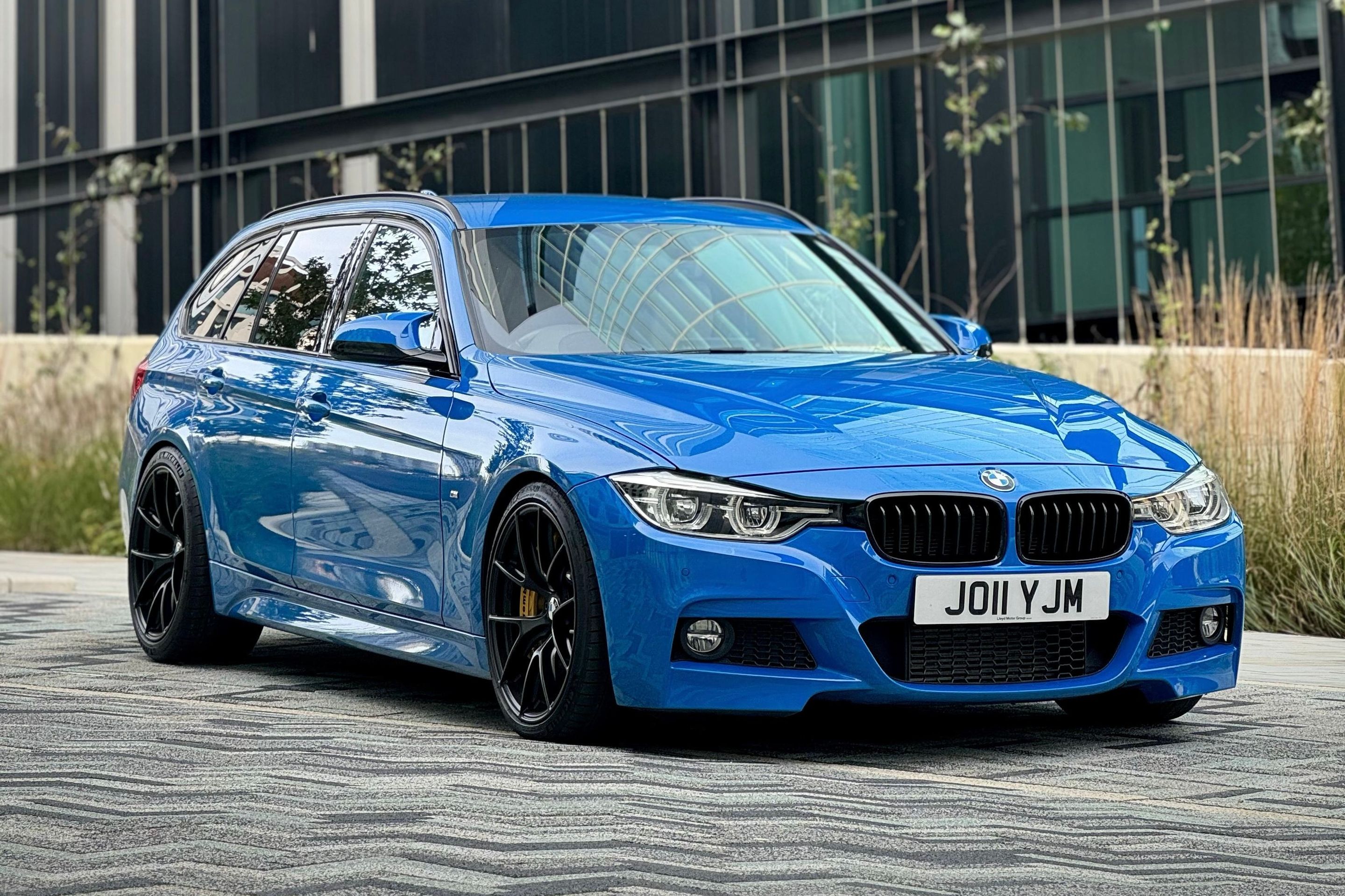 Blue BMW F31 Wagon 3 Series with 19" VS-5RS Apex wheels in Satin Black