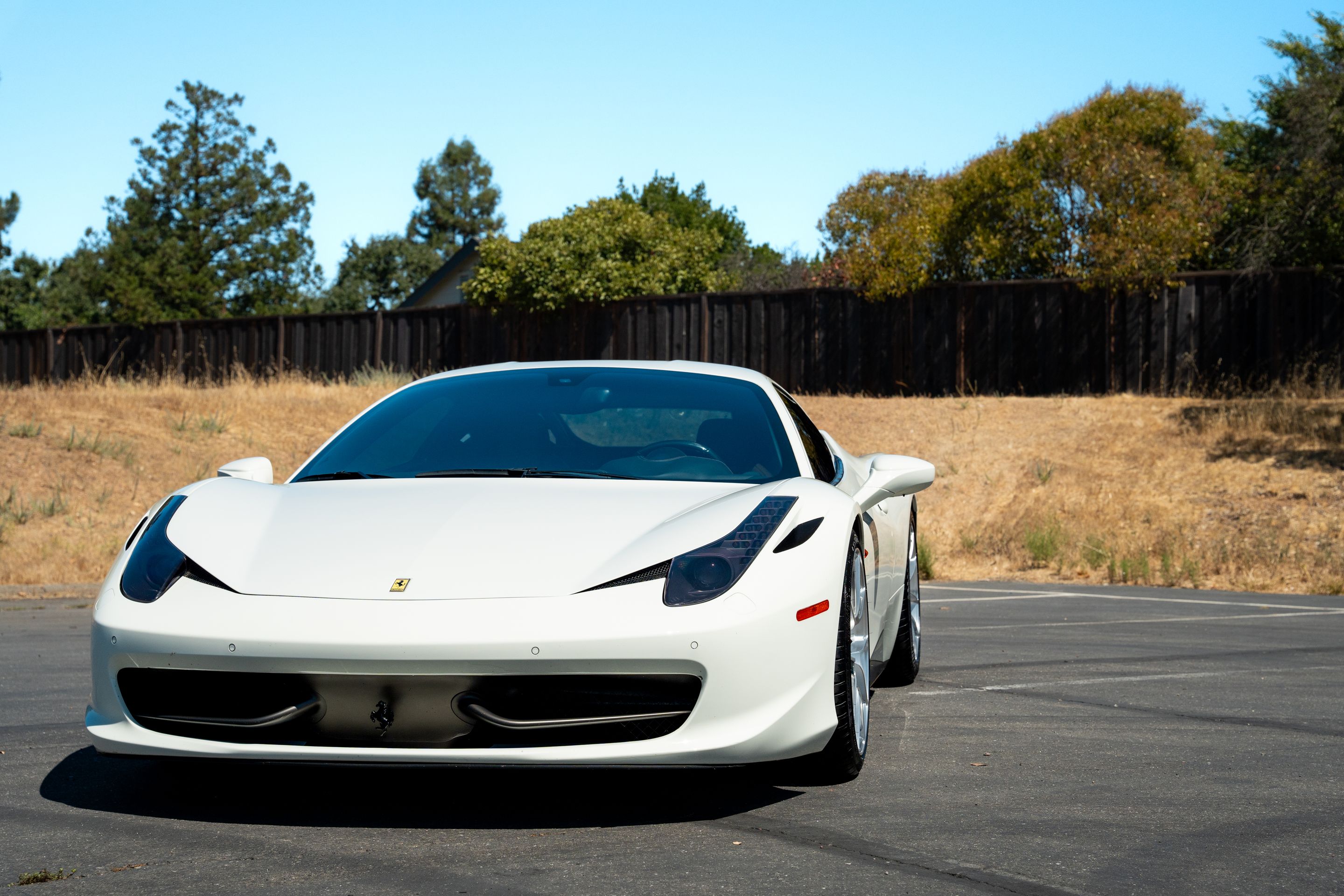 White Ferrari 458 Italia with 20" VS-5RS Apex wheels in Brushed Clear