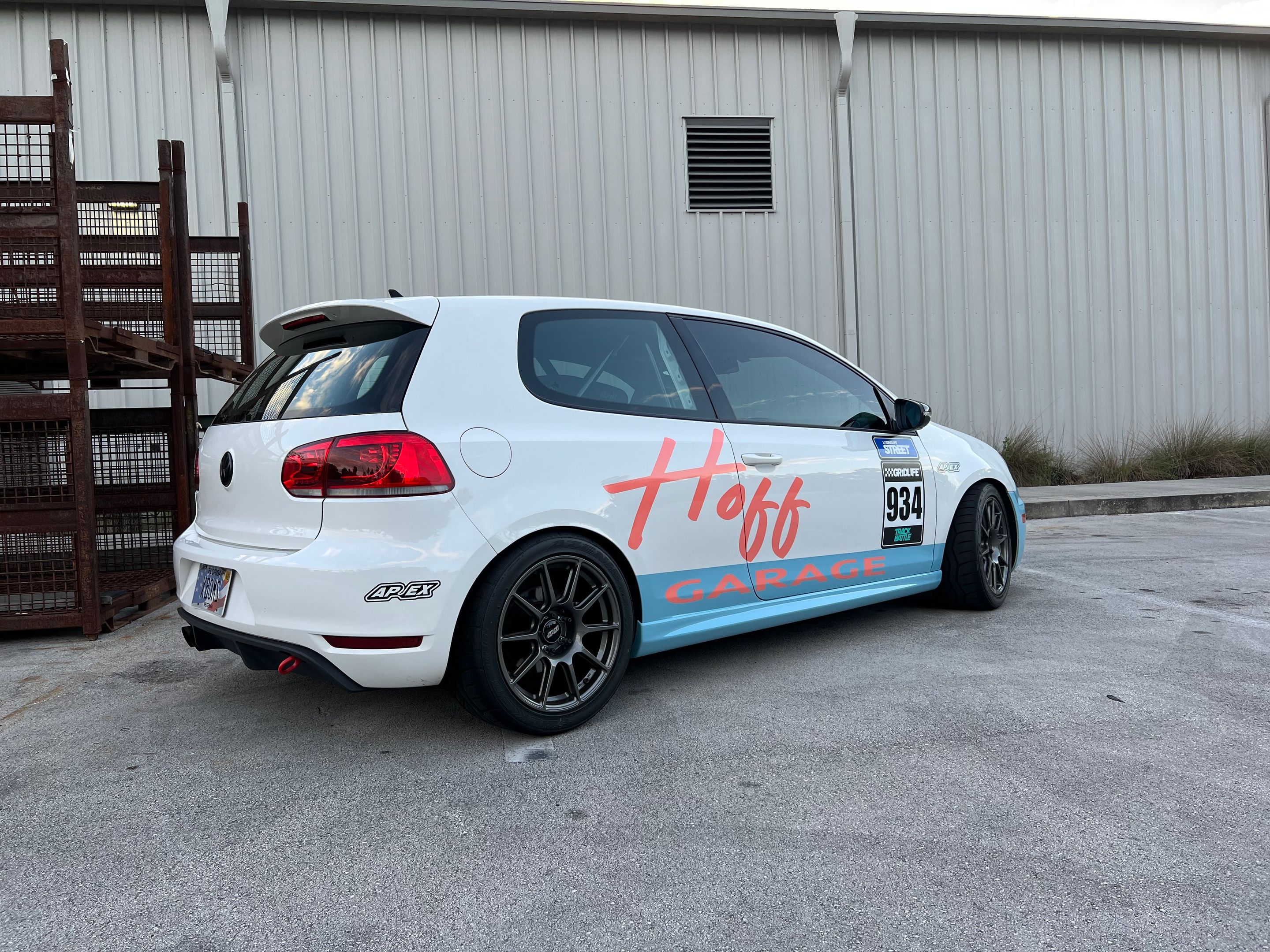Race Livery VW MK6 GTI with 17" SM-10 Apex wheels in Anthracite