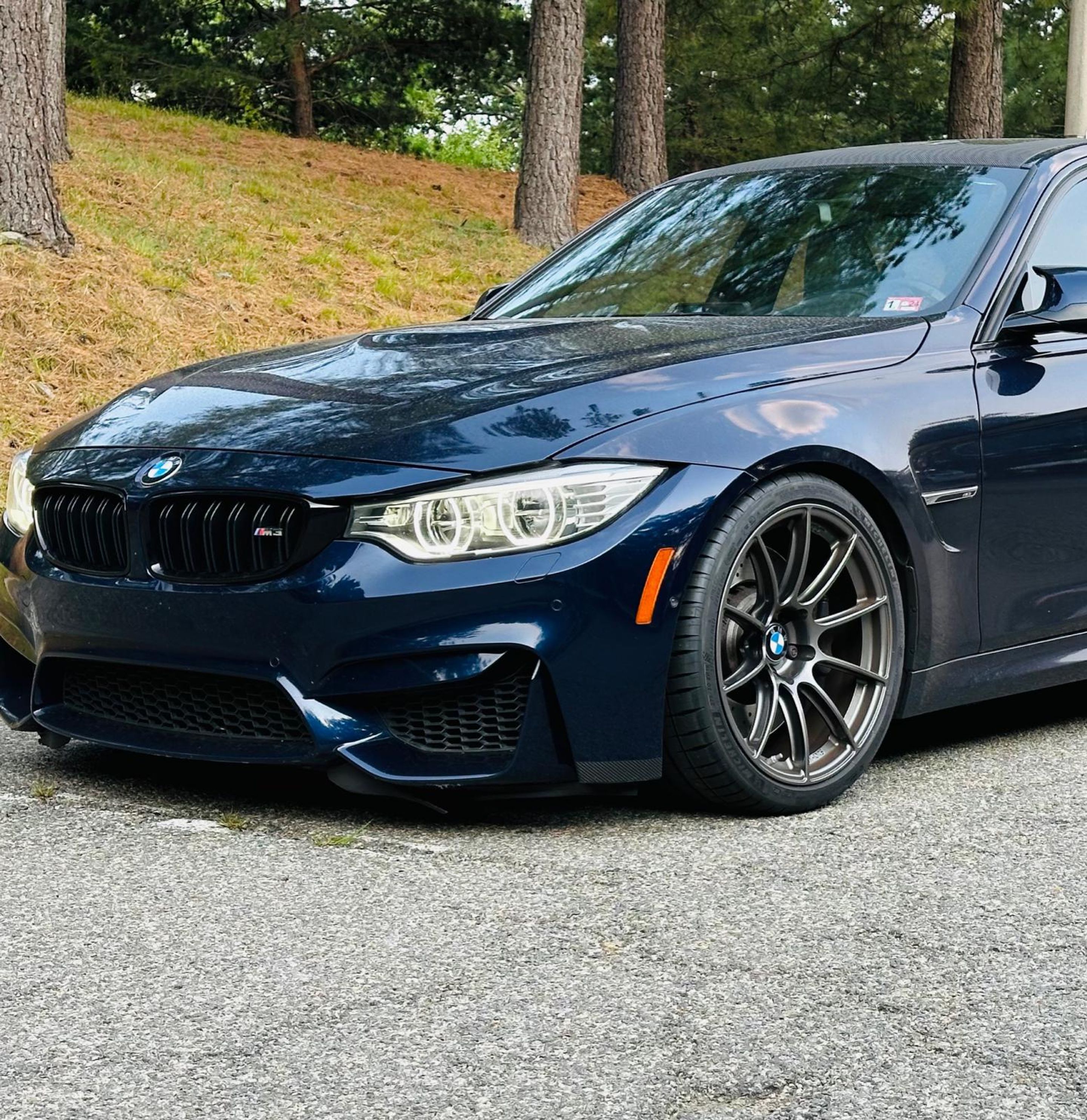 Blue BMW F80 M3 with 19" SM-10RS Apex wheels in Anthracite