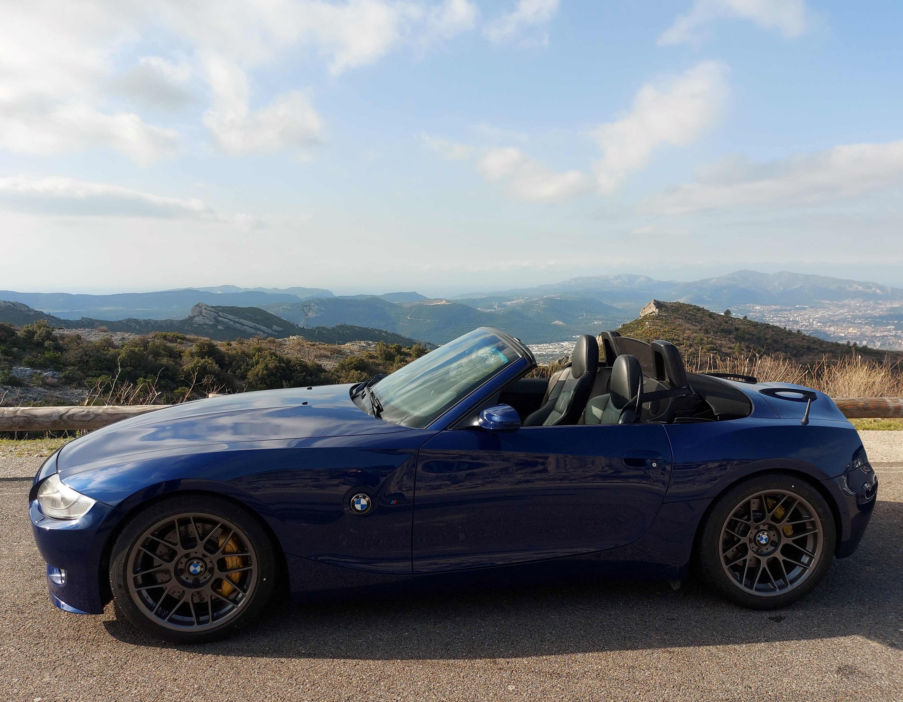 Blue BMW E85 Roadster Z4 M with 18" ARC-8 Apex wheels in Anthracite