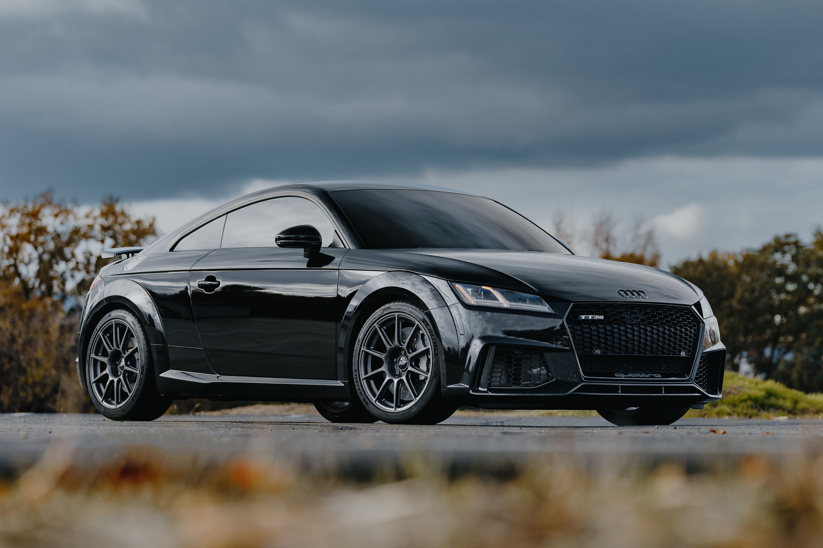 Black Audi FV/8S TT RS with 18" SM-10 Apex wheels in Anthracite