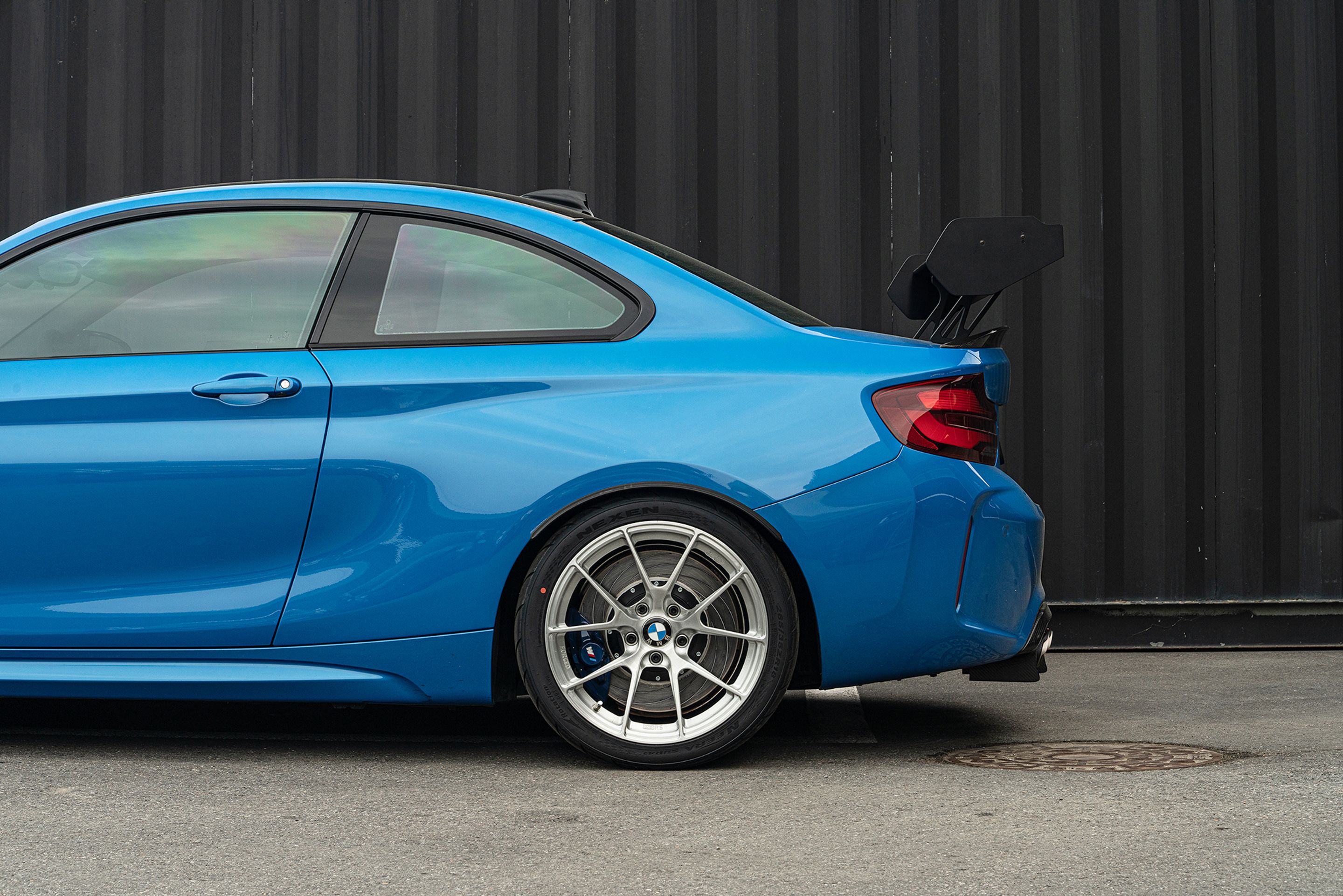 Blue BMW F87 M2 with 18" VS-5RS Apex wheels in Brushed Clear