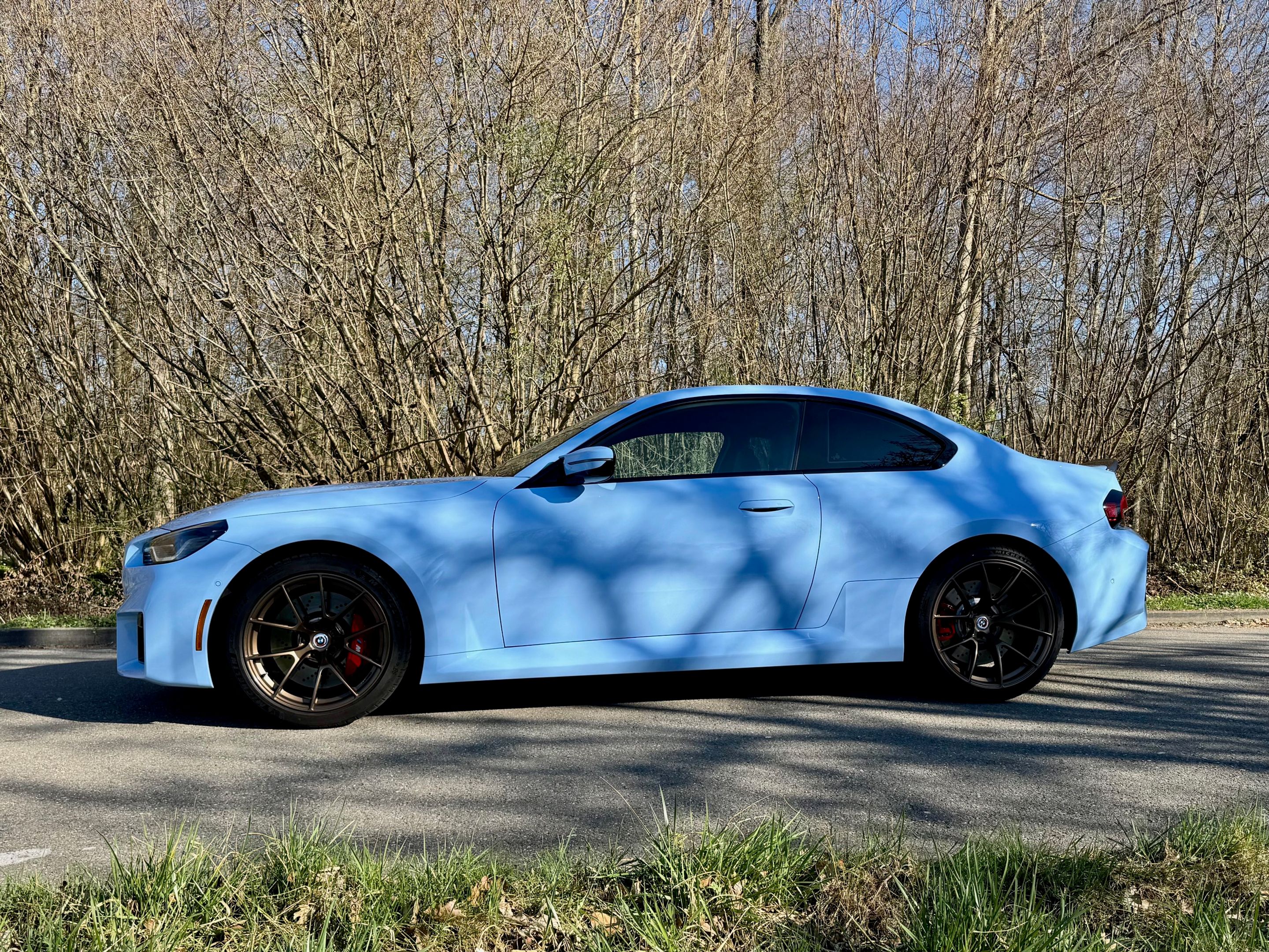 Blue BMW G87 M2 with 19"/20" VS-5RS Apex wheels in Satin Bronze