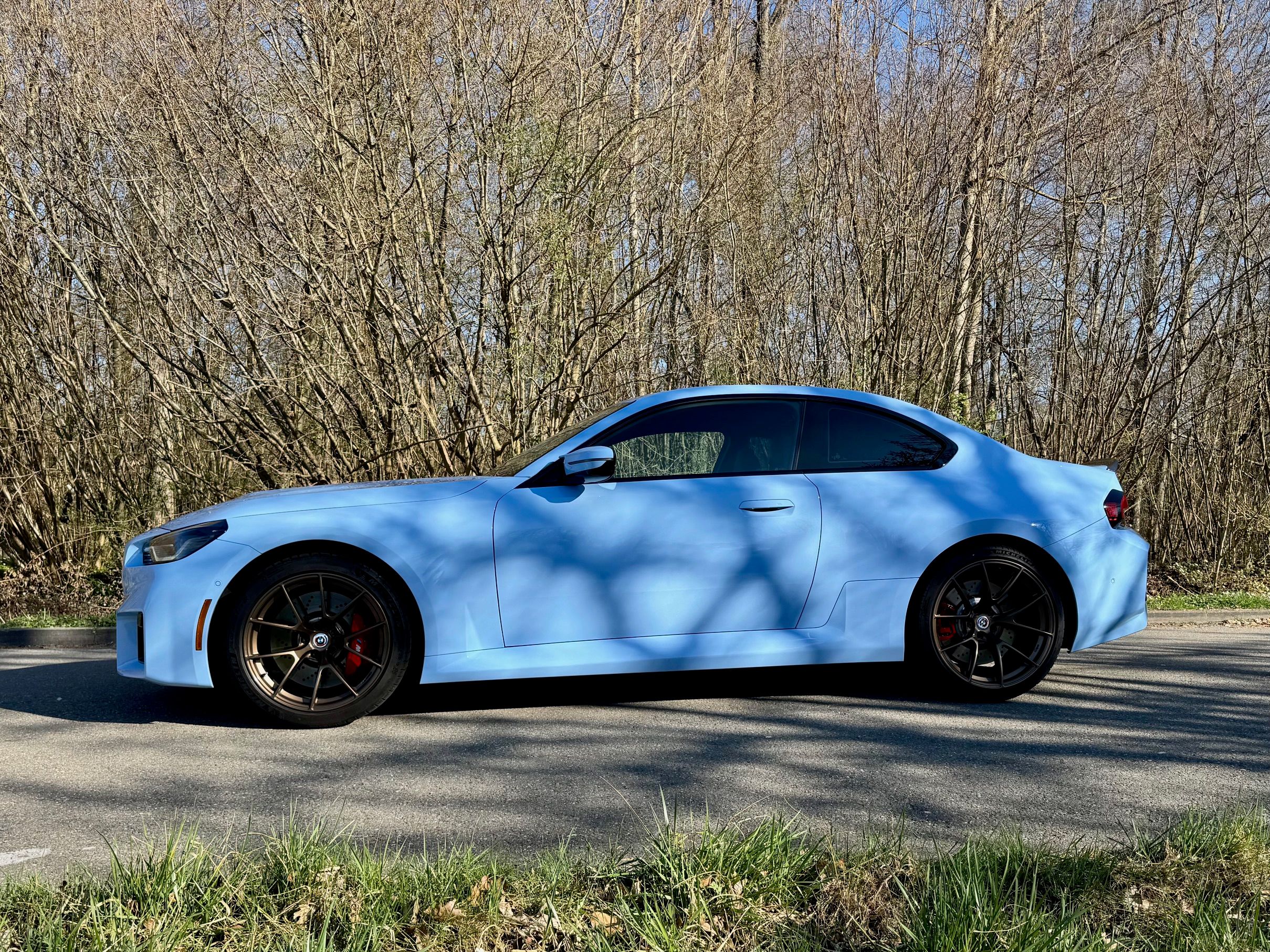 Blue BMW G87 M2 with 19"/20" VS-5RS Apex wheels in Satin Bronze