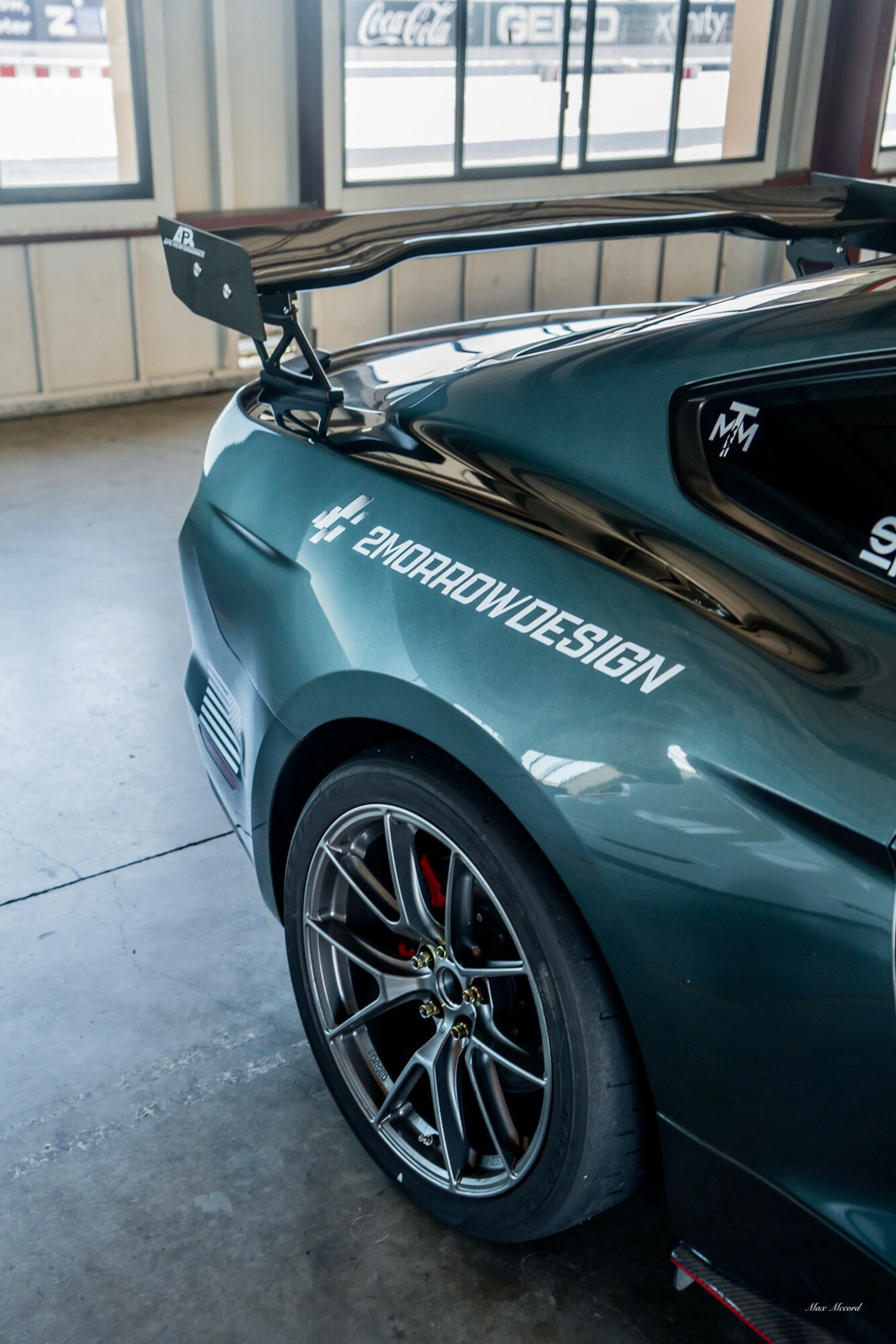 Green Ford S550 Mustang GT with 19" VS-5RS Apex wheels in Anthracite