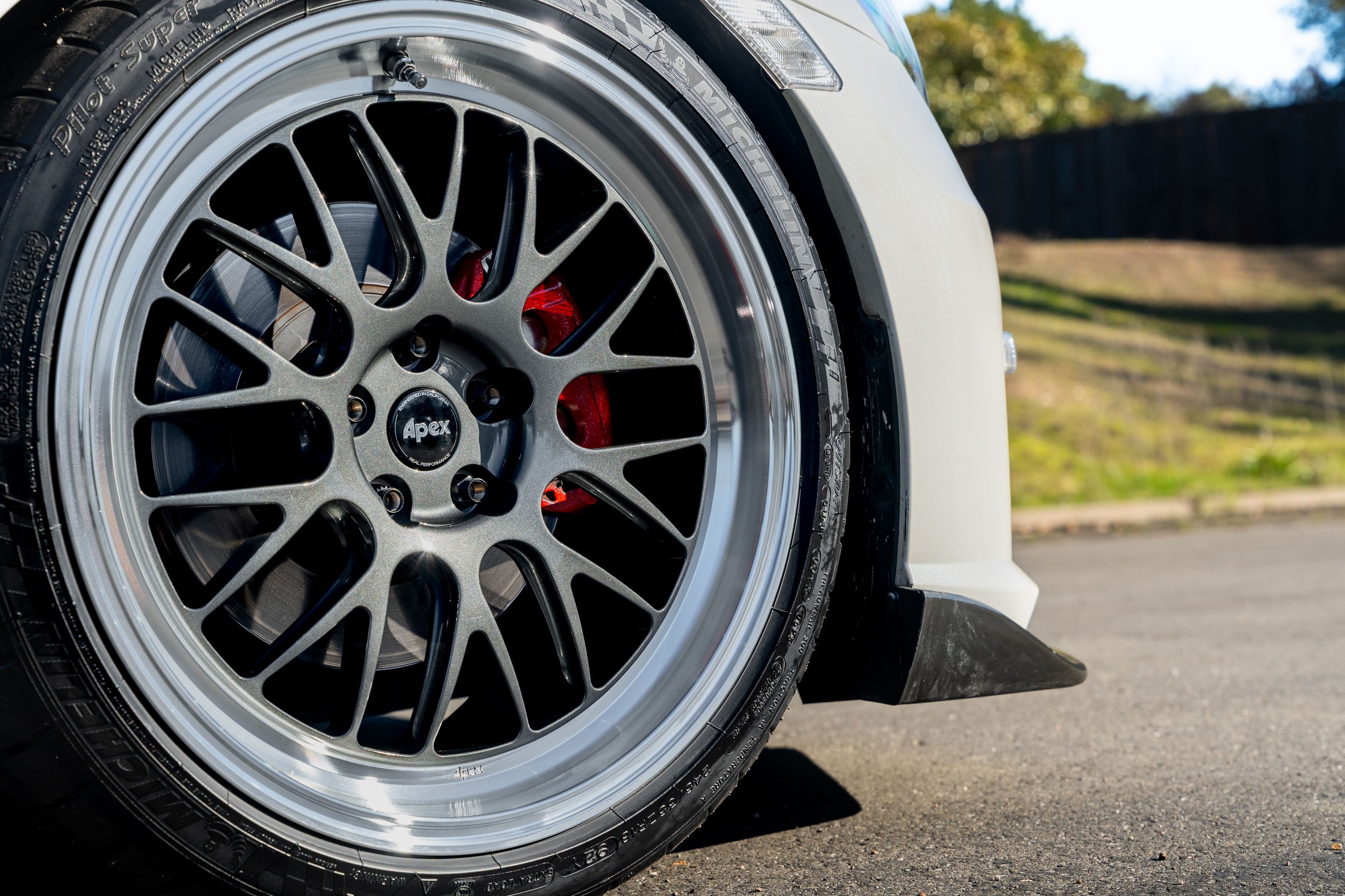 White Subaru ZC6 / Gen 1 BRZ with 18" ML-10RT Apex wheels in Machined Lip Anthracite