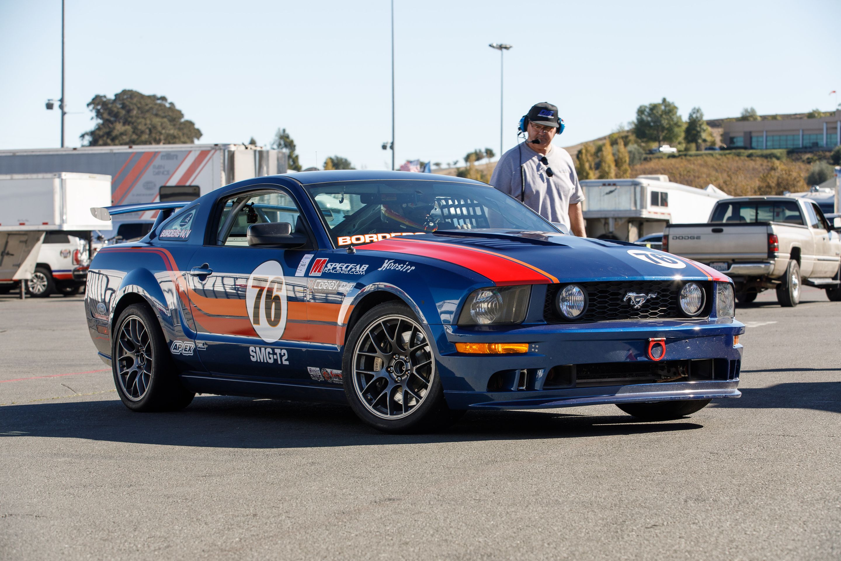 Blue Ford S197 Mustang GT with 18" EC-7 Apex wheels in Anthracite