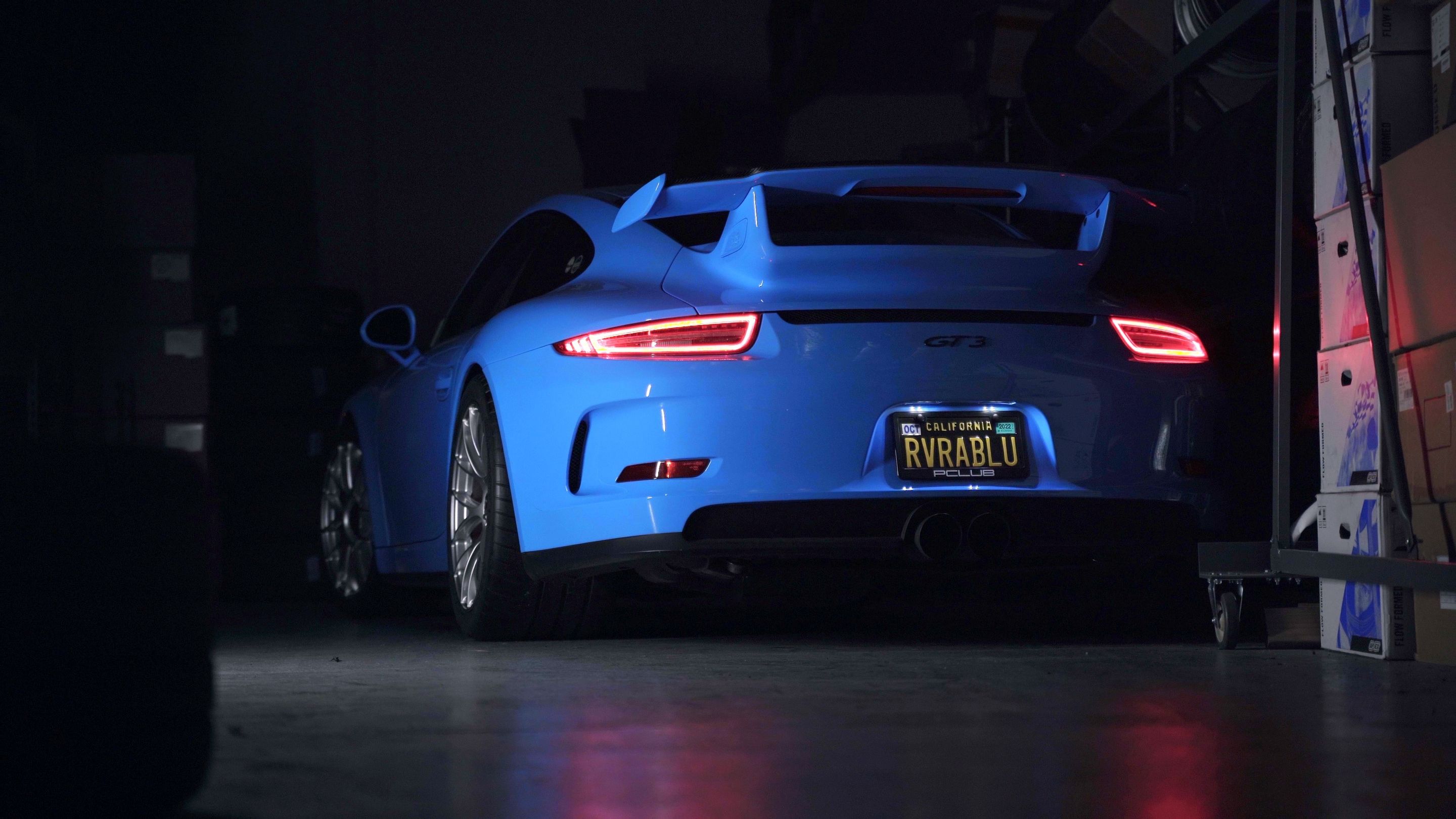 Blue Porsche 911 991.1 GT3 with 19" EC-7RS Apex wheels in Race Silver