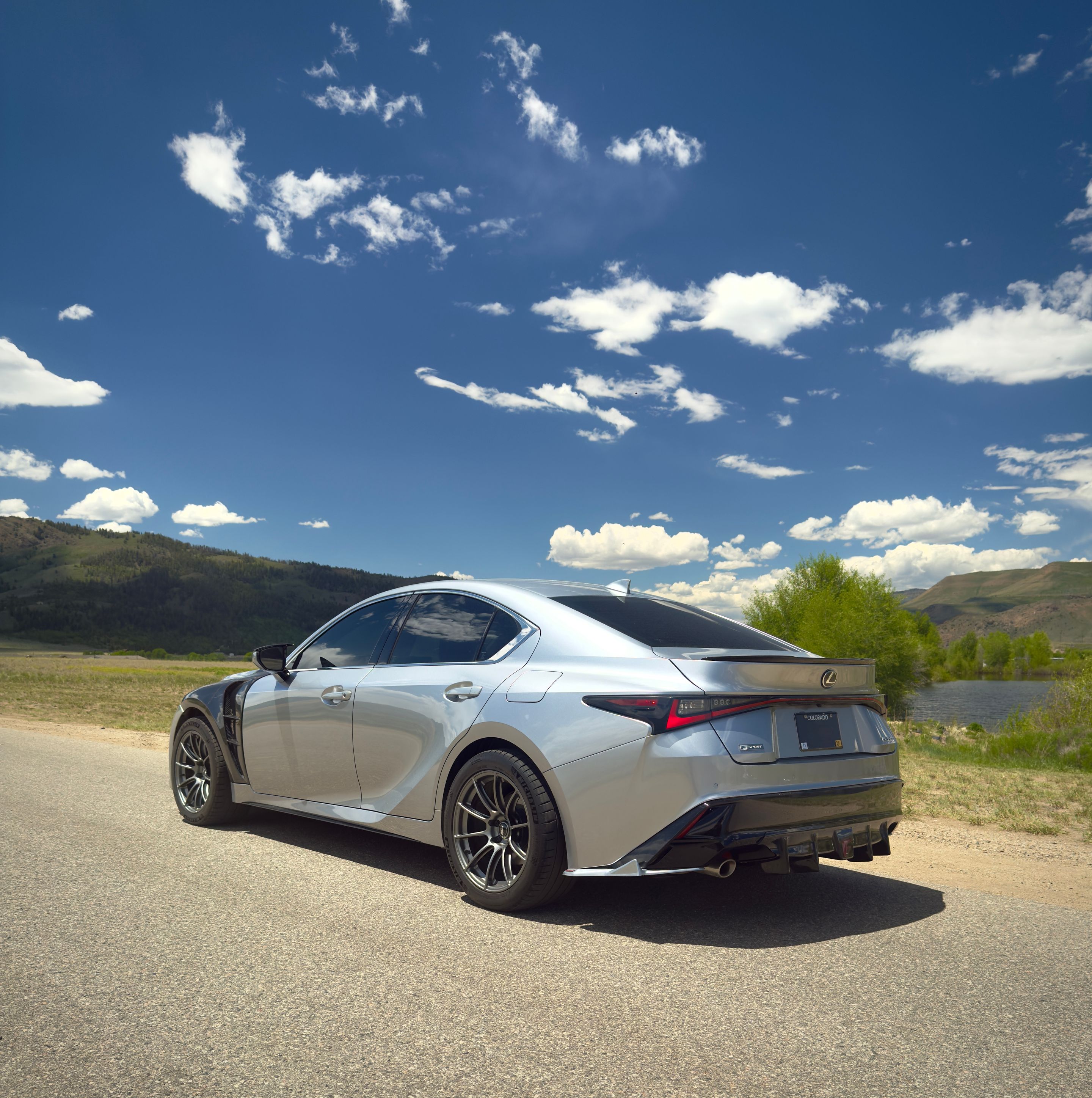 Silver Lexus XE30 IS with 18" SM-10RS Apex wheels in Anthracite